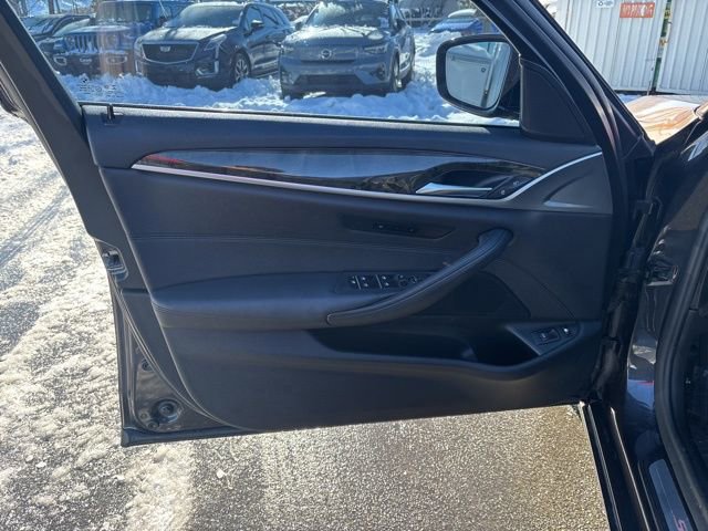 Used 2020 BMW 530e w/ Convenience Package image 11