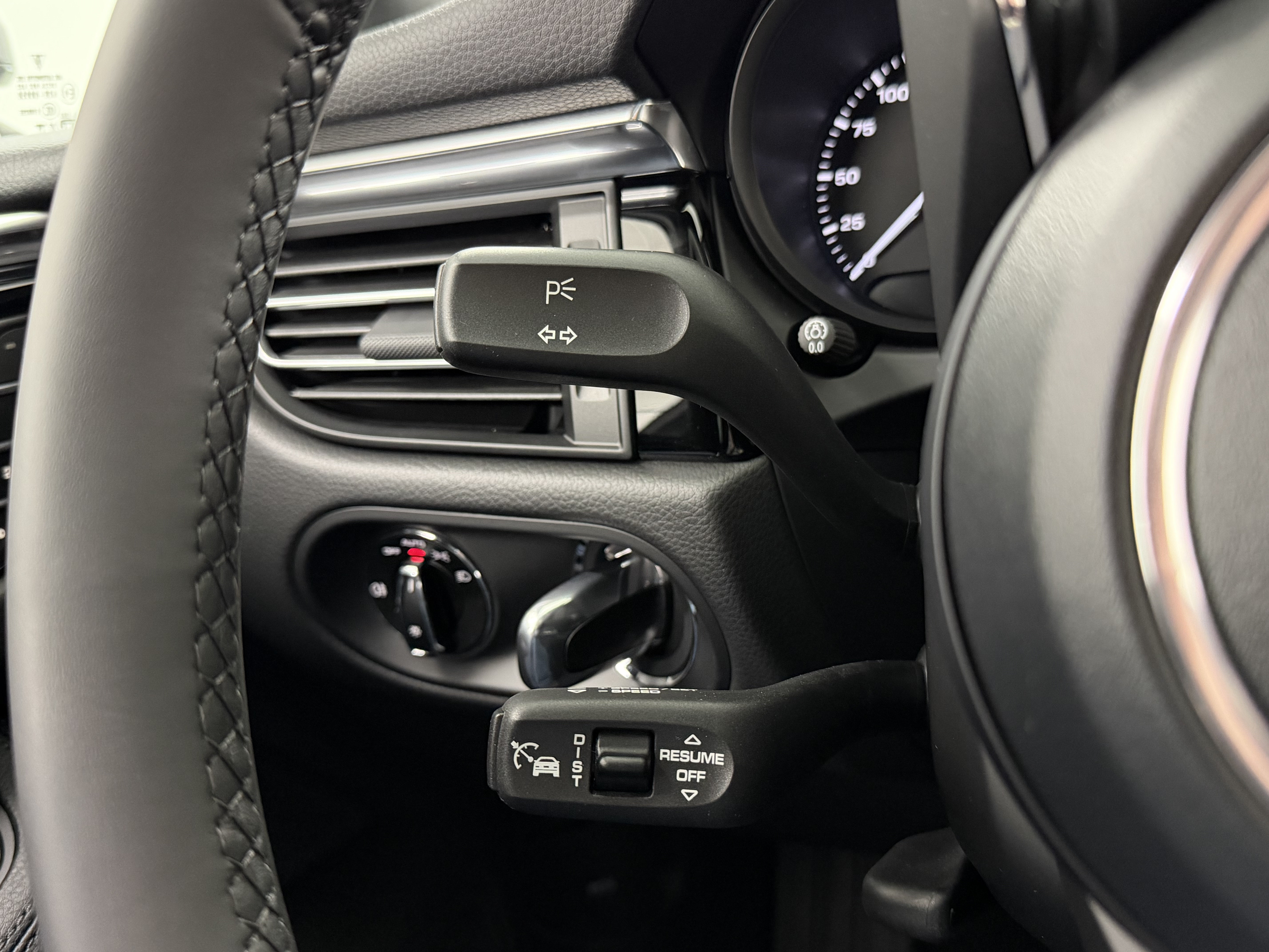 Certified 2026 Porsche Macan AWD/4WD image 47