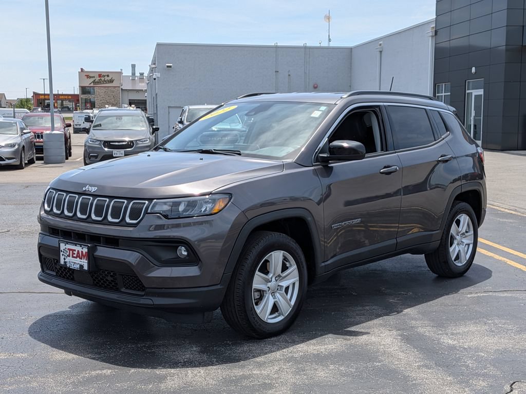 Used 2022 Jeep Compass Latitude w/ Convenience Group AWD/4WD image 3