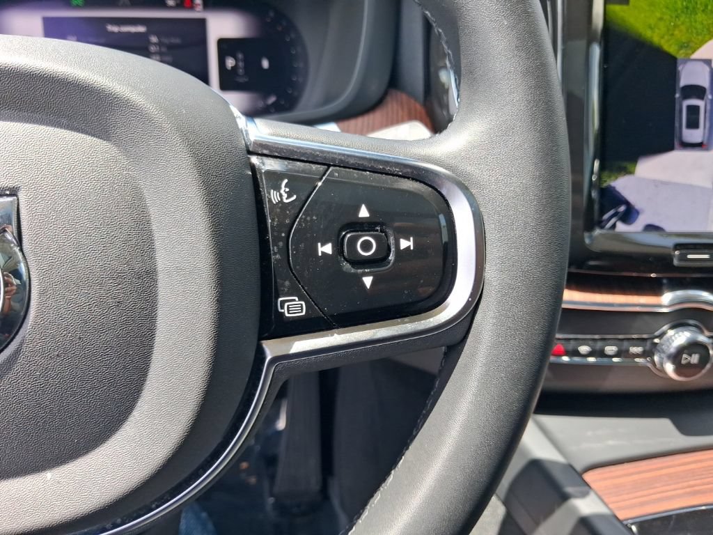 Certified 2024 Volvo XC60 B5 Plus AWD/4WD image 20