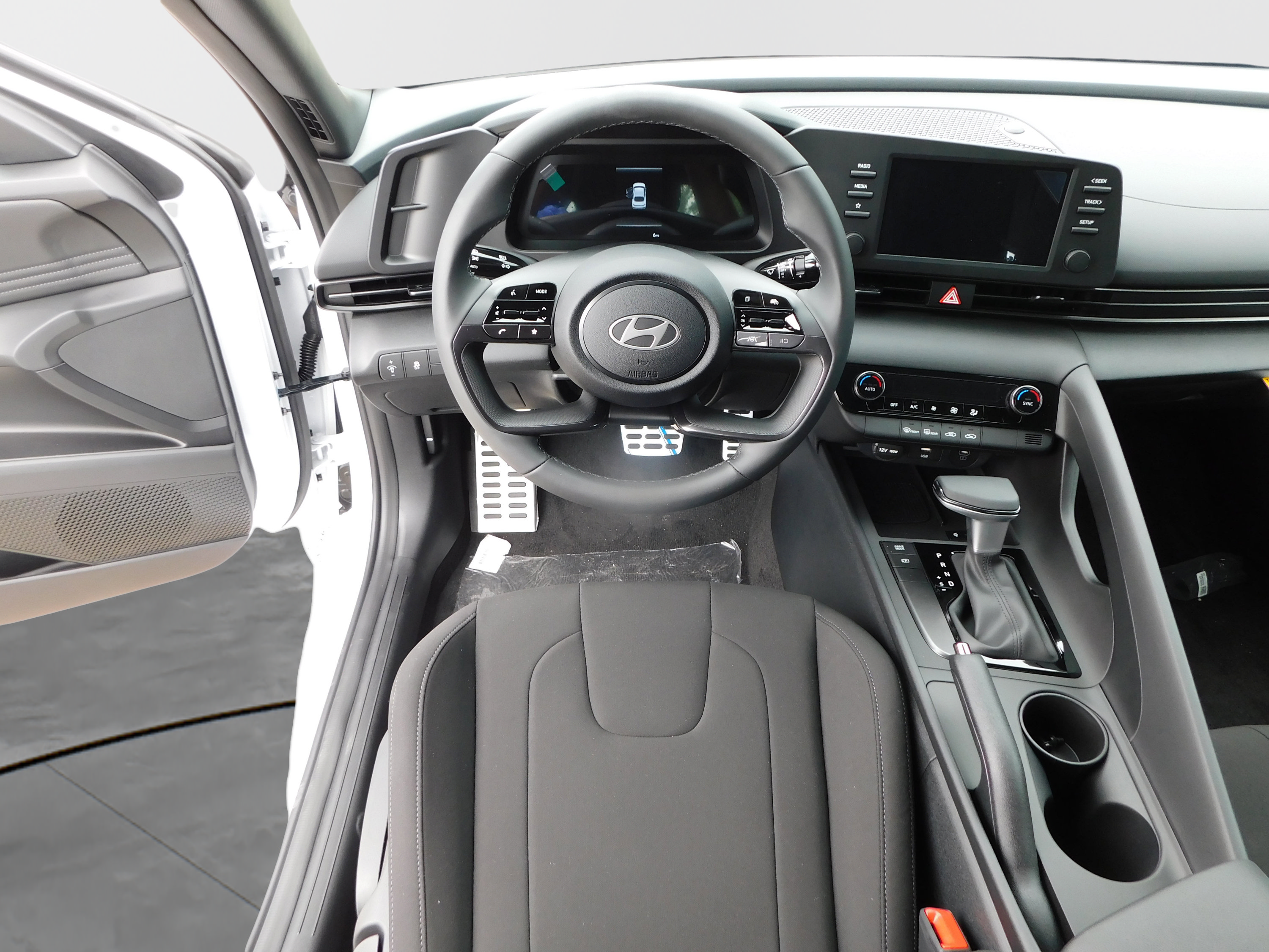 Certified 2025 Hyundai Elantra Sport FWD image 11