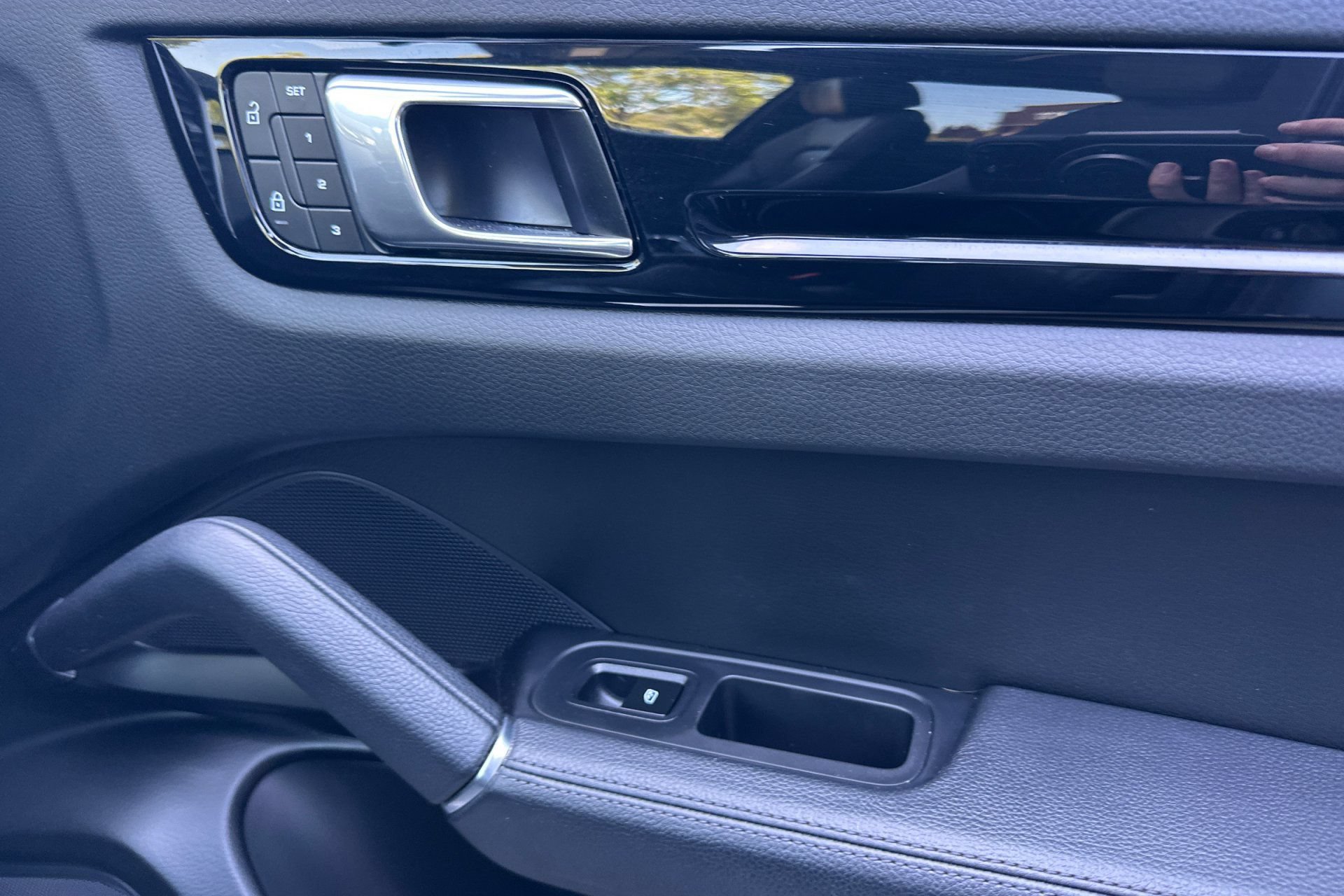 Certified 2023 Porsche Cayenne AWD/4WD image 20