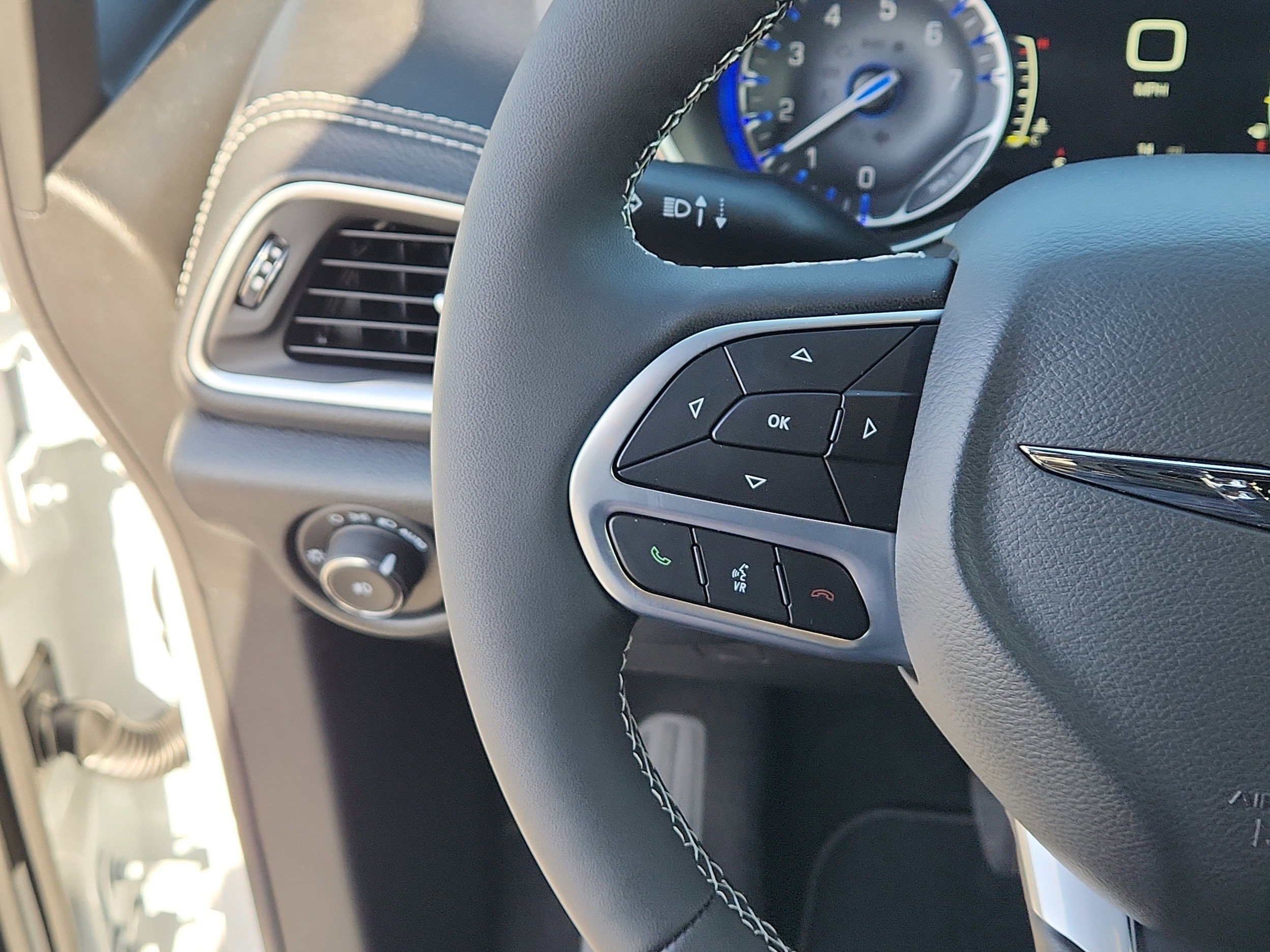 New 2026 Chrysler Pacifica Limited AWD/4WD image 13