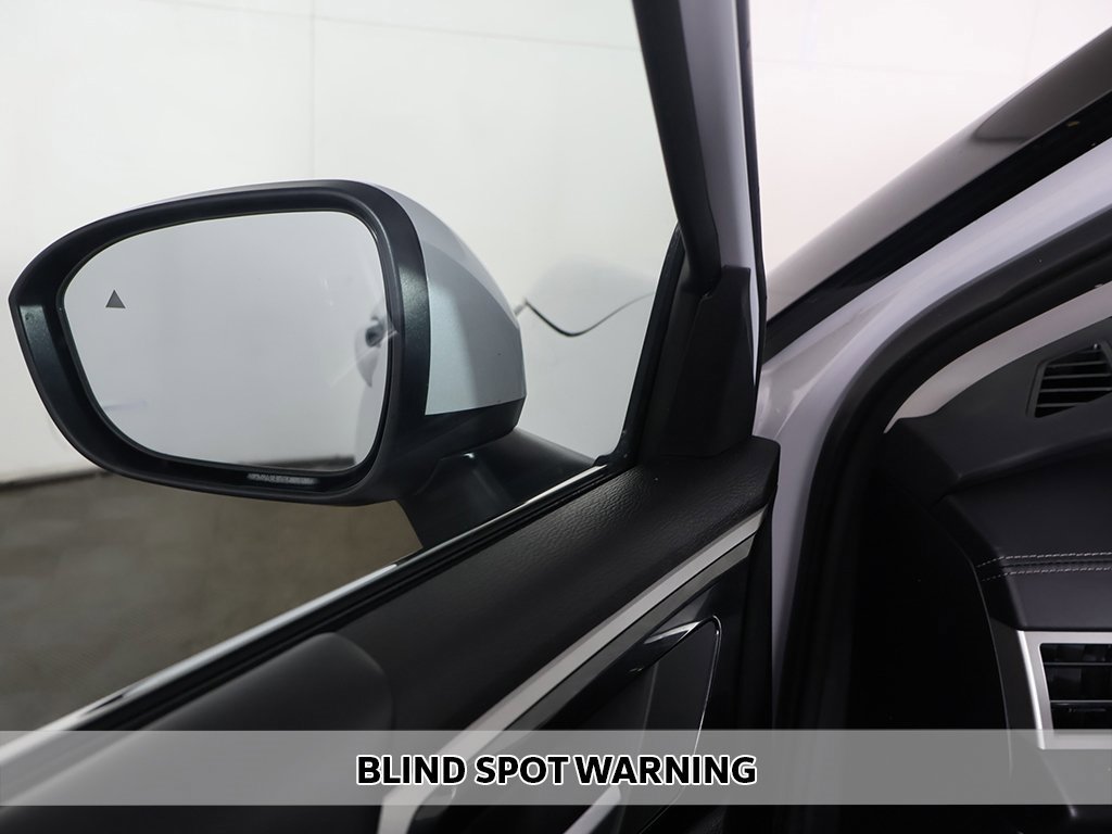 Used 2024 Mitsubishi Outlander SE Black Edition image 6