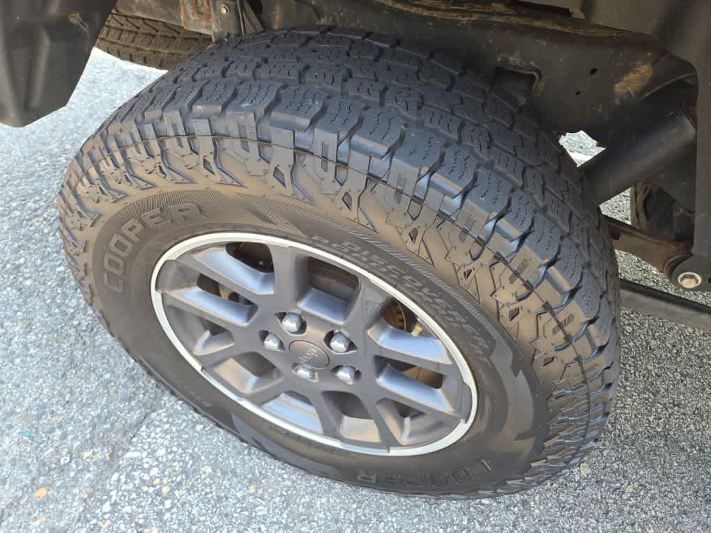 Used 2020 Jeep Gladiator Overland AWD/4WD image 12