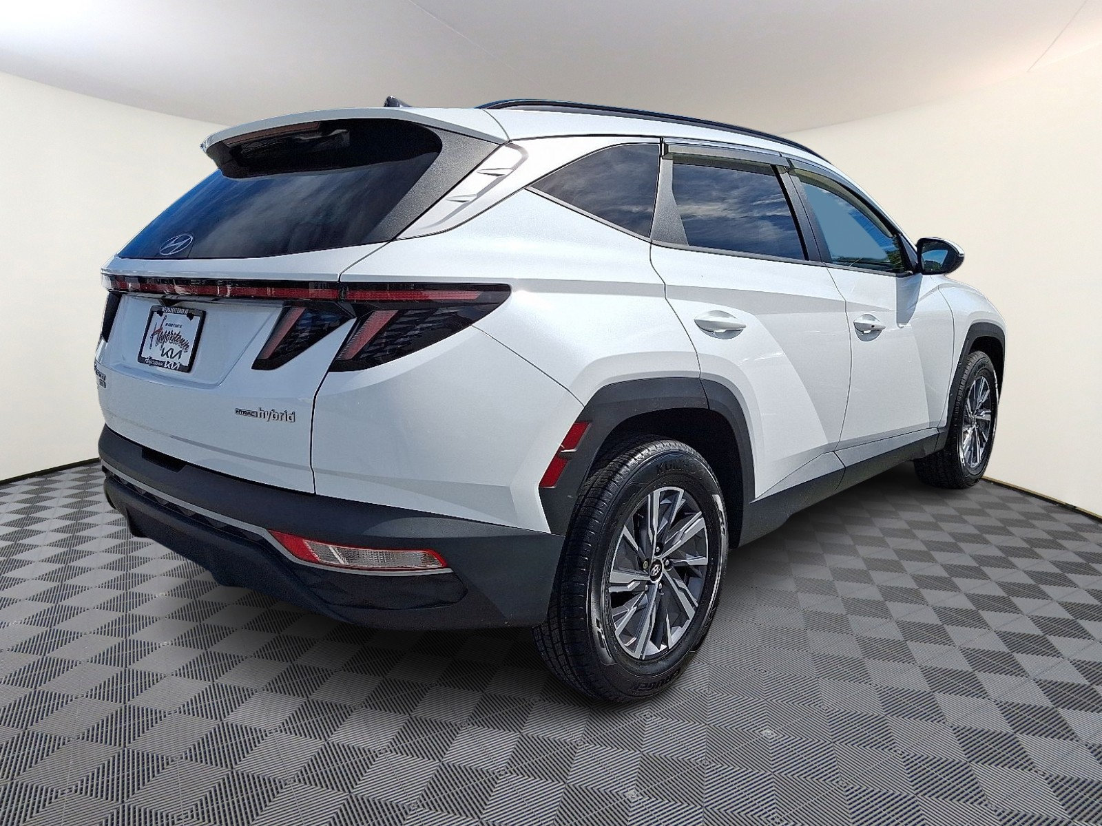 Used 2022 Hyundai Tucson Blue w/ Cargo Package AWD/4WD image 6