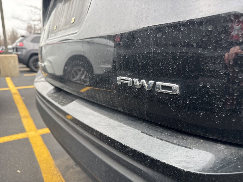 Used 2023 GMC Terrain SLE image 12