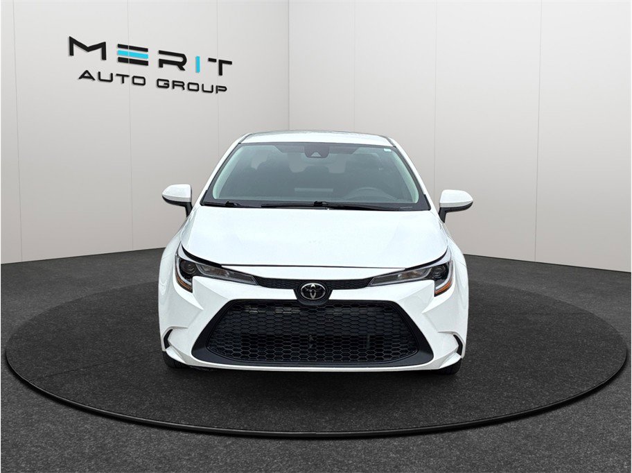 Used 2022 Toyota Corolla LE image 3
