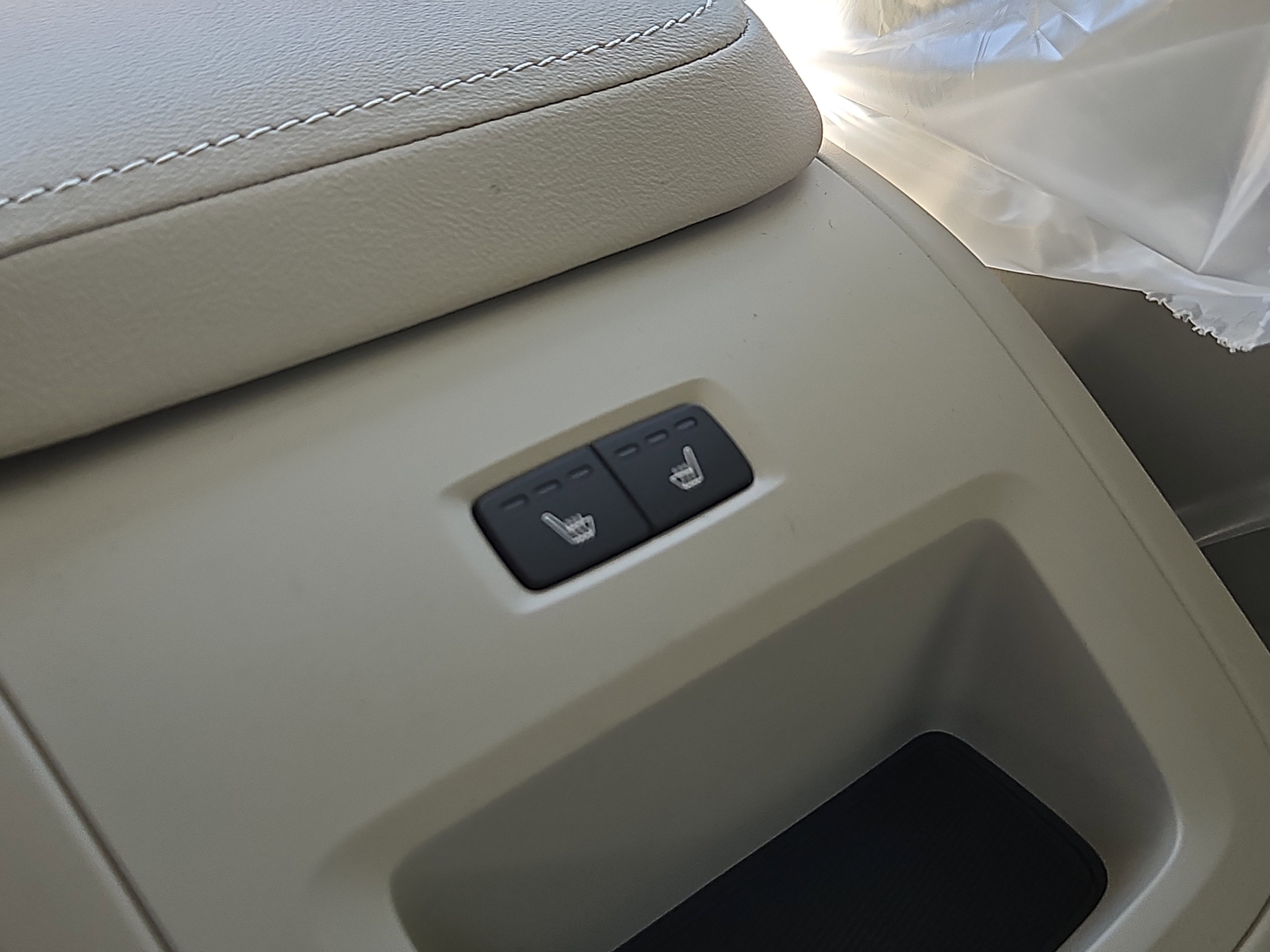 New 2026 Volvo V60 B5 Cross Country Plus w/ Protection Package Premier image 11