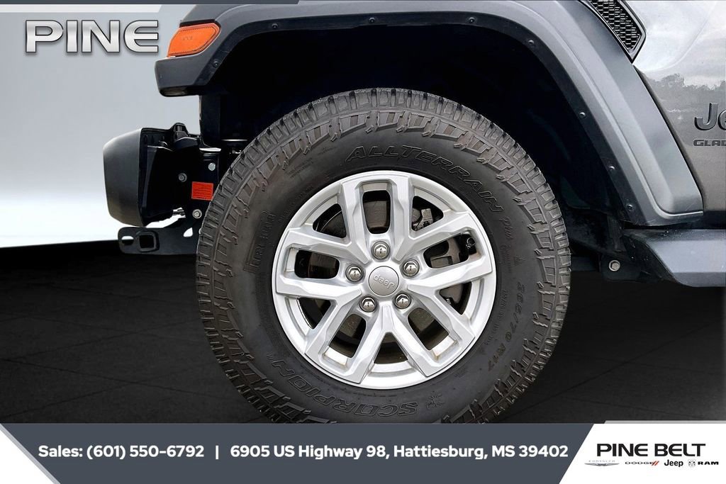 Used 2023 Jeep Gladiator Sport image 7
