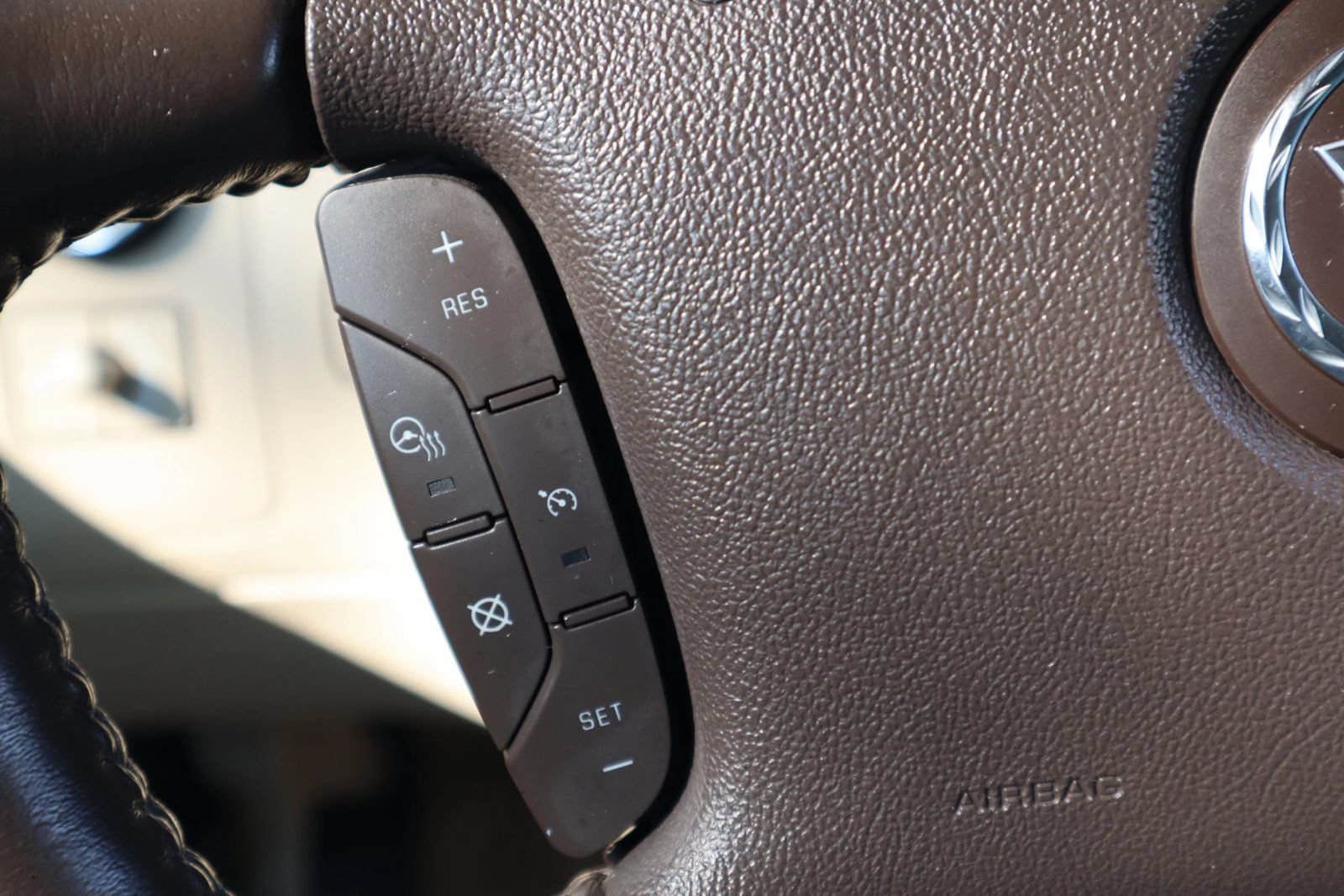 Used 2011 Cadillac DTS Luxury FWD image 23