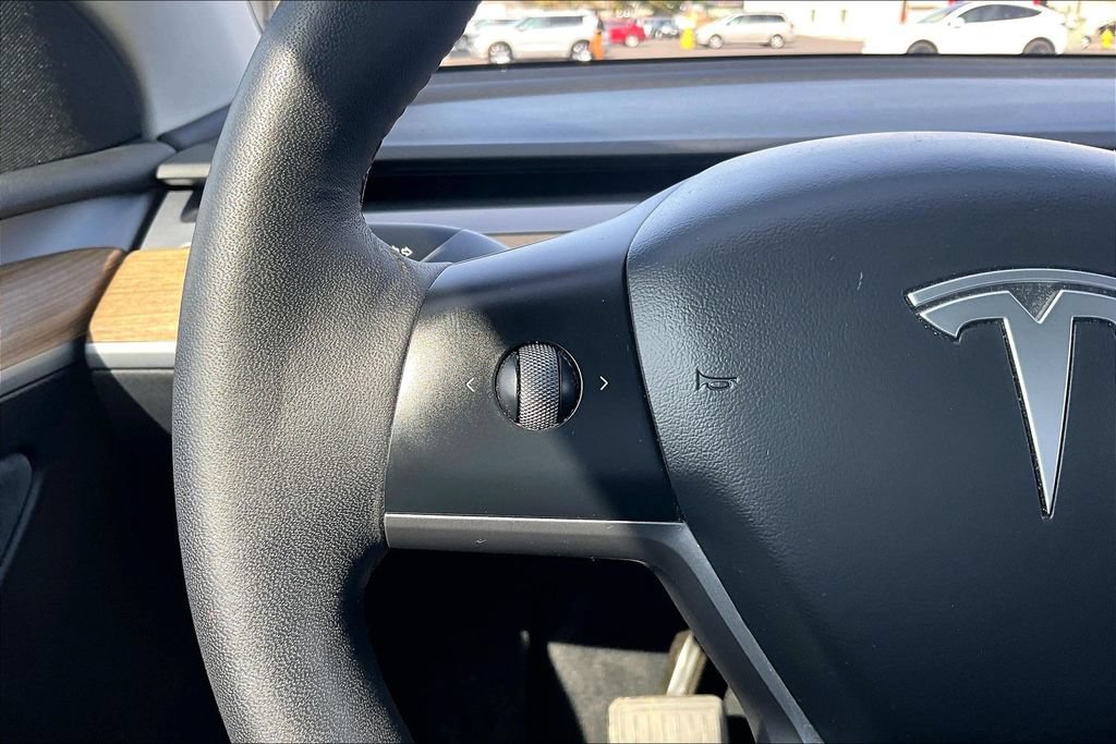 Used 2022 Tesla Model Y Long Range AWD/4WD image 18