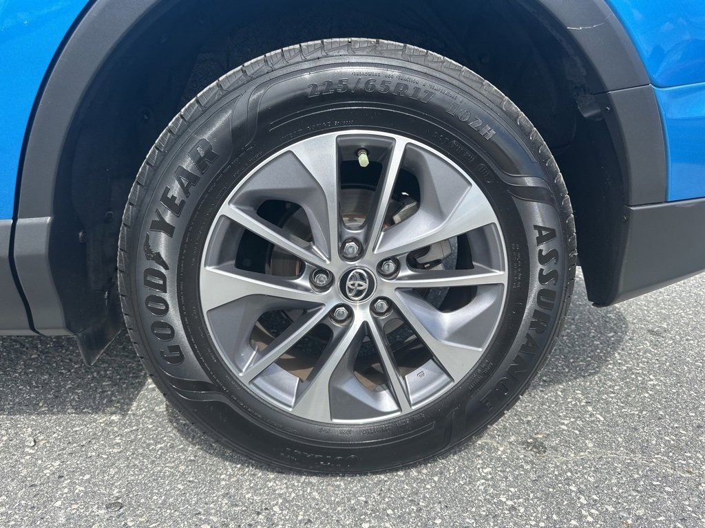 Used 2018 Toyota RAV4 XLE image 29