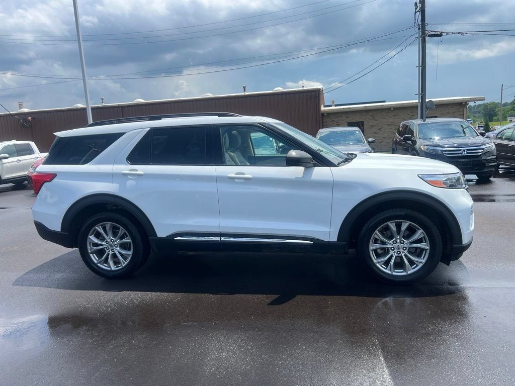 Used 2021 Ford Explorer XLT w/ Equipment Group 202A AWD/4WD image 3
