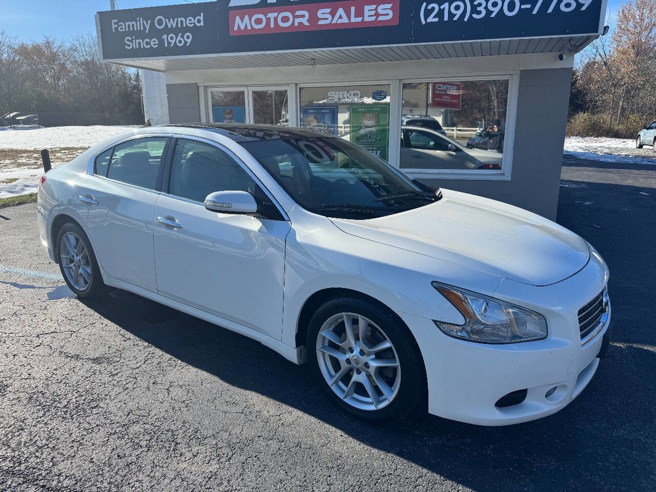 Used 2011 Nissan Maxima 3.5 SV w/ Premium Pkg image 2