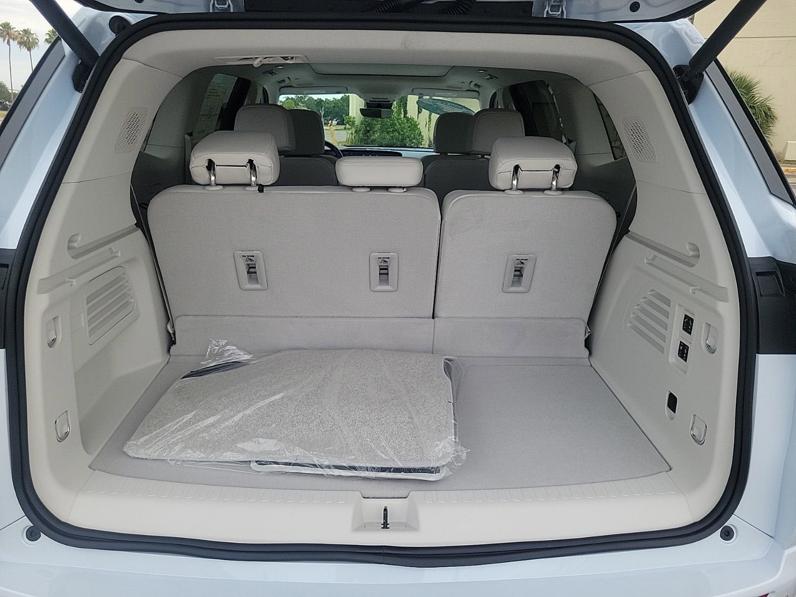 New 2026 Buick Enclave Avenir w/ Super Cruise Package FWD image 7