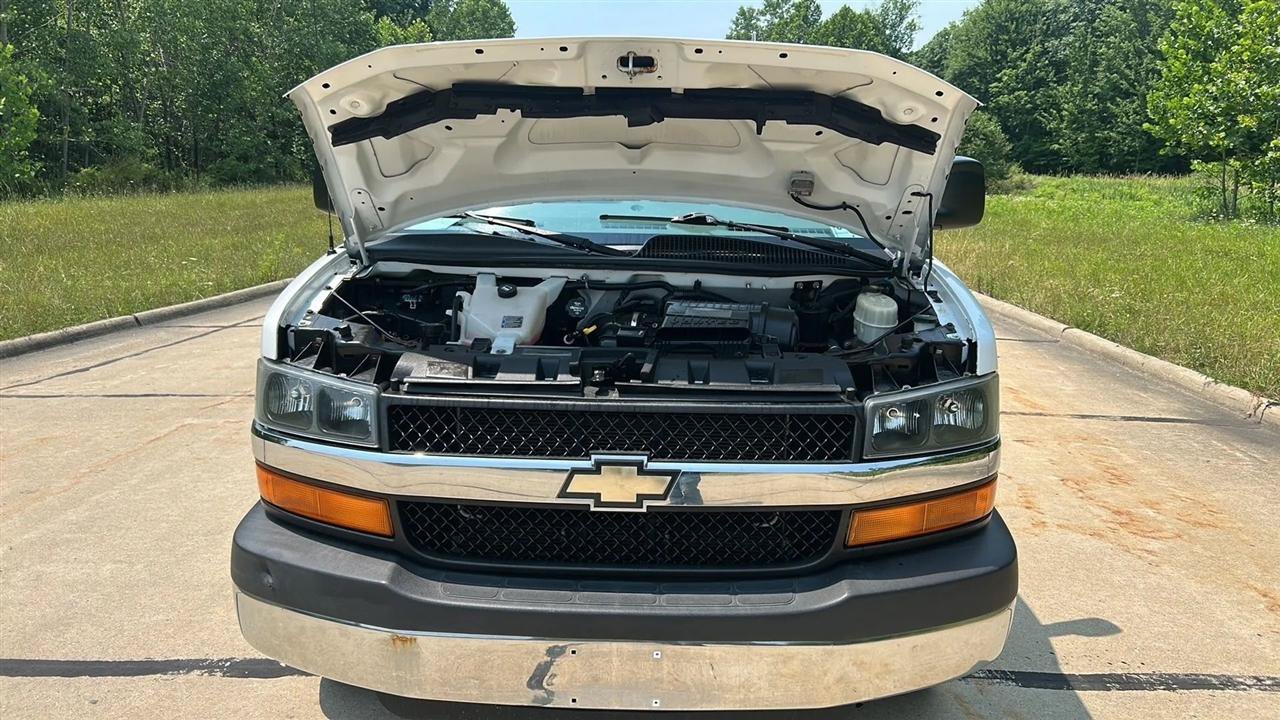 Used 2016 Chevrolet Express 3500 LT w/ LT Preferred Equipment Group RWD image 13