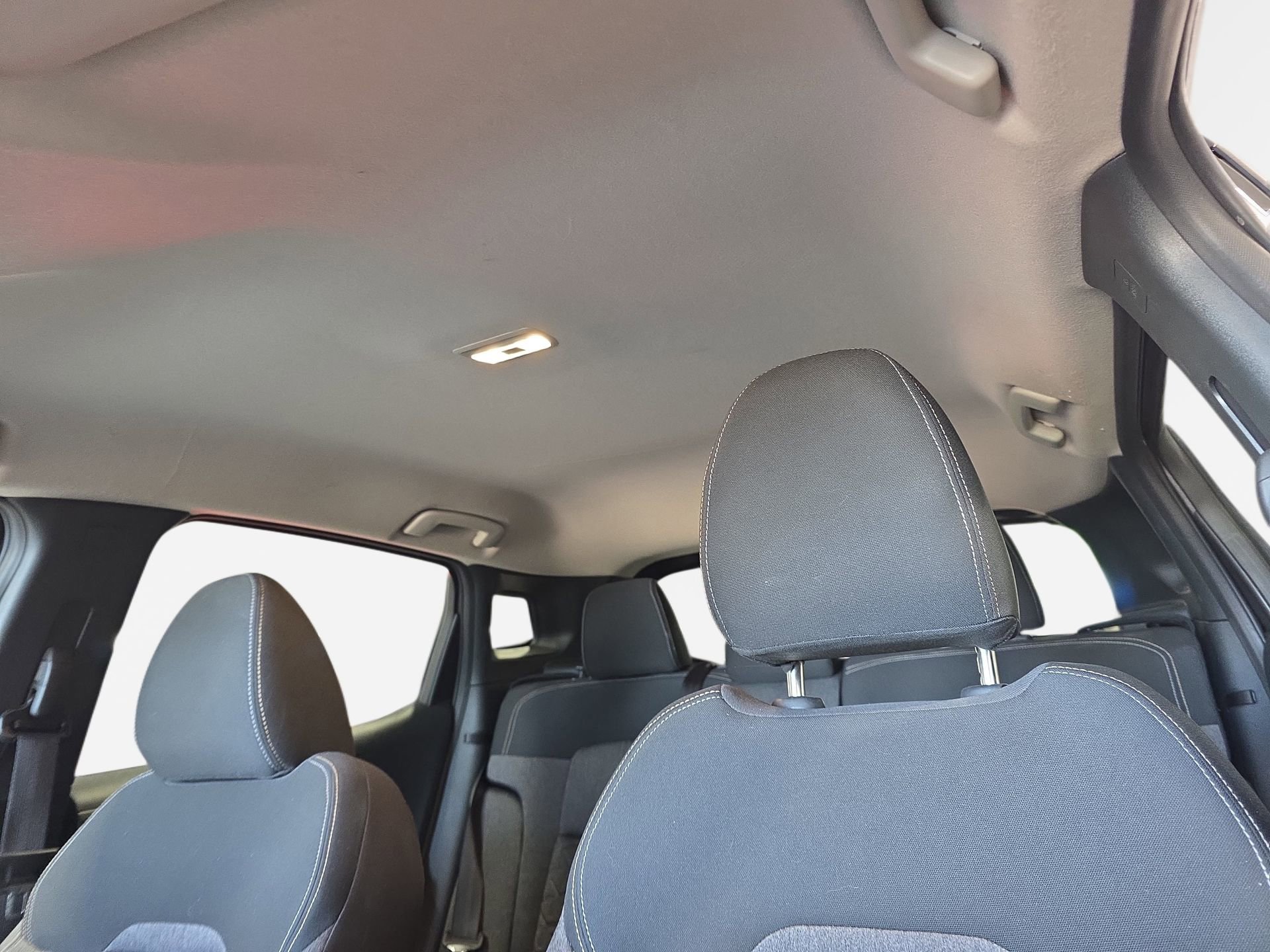 Used 2025 Nissan Kicks SV AWD/4WD image 28