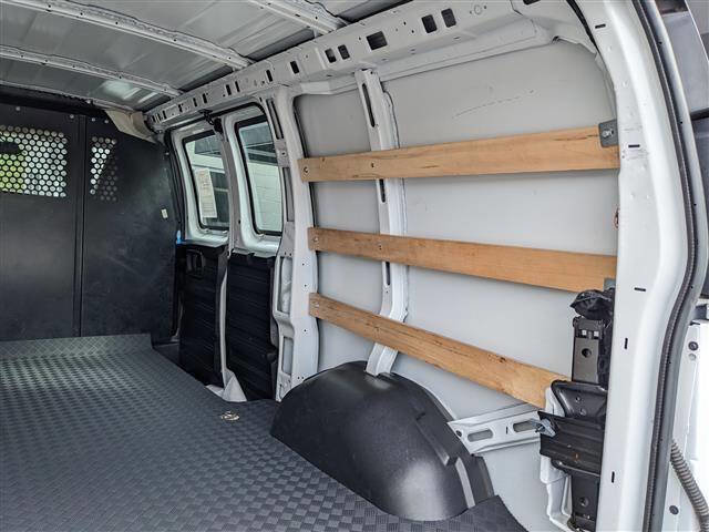 Used 2024 GMC Savana 2500 w/ Driver Convenience Package image 15