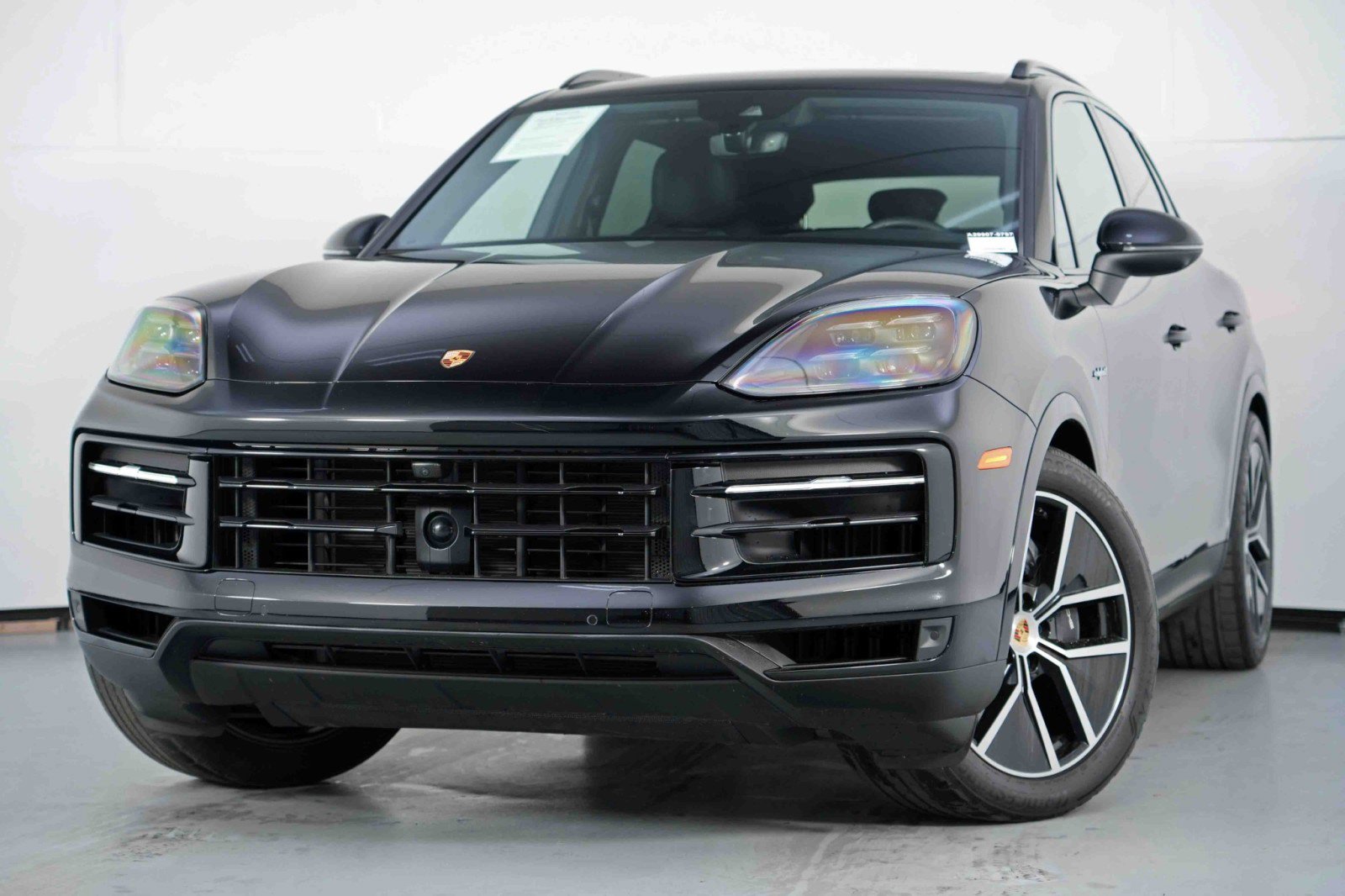 Used 2024 Porsche Cayenne w/ Premium Package image 3