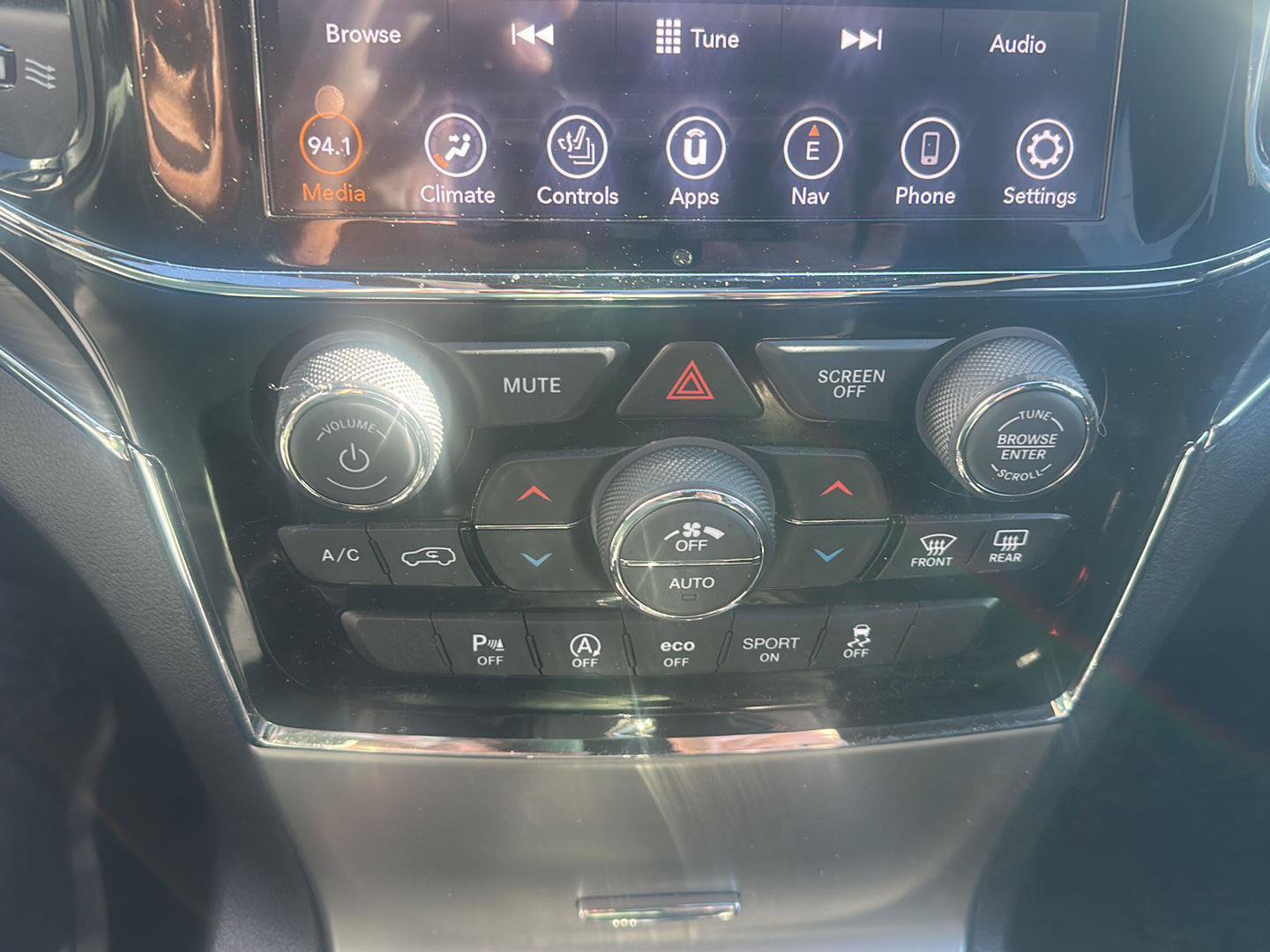 Used 2020 Jeep Grand Cherokee Limited image 18