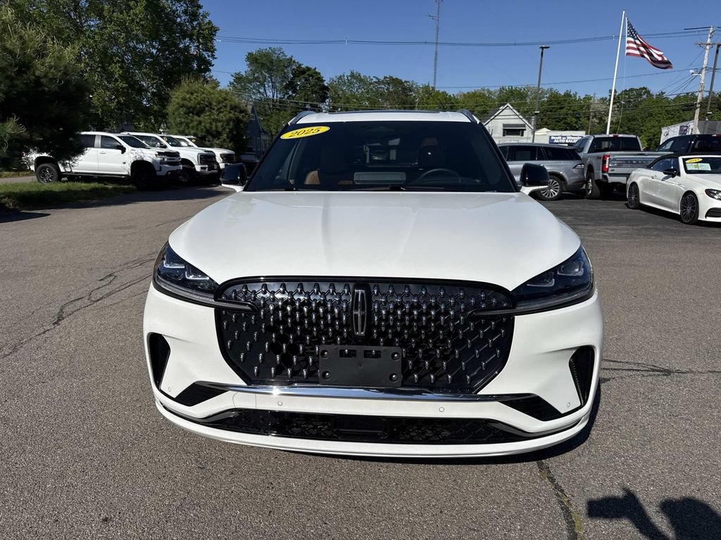 Used 2025 Lincoln Aviator Black Label AWD/4WD image 10
