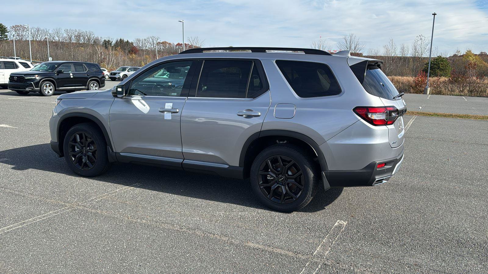 New 2025 Honda Pilot Touring image 10