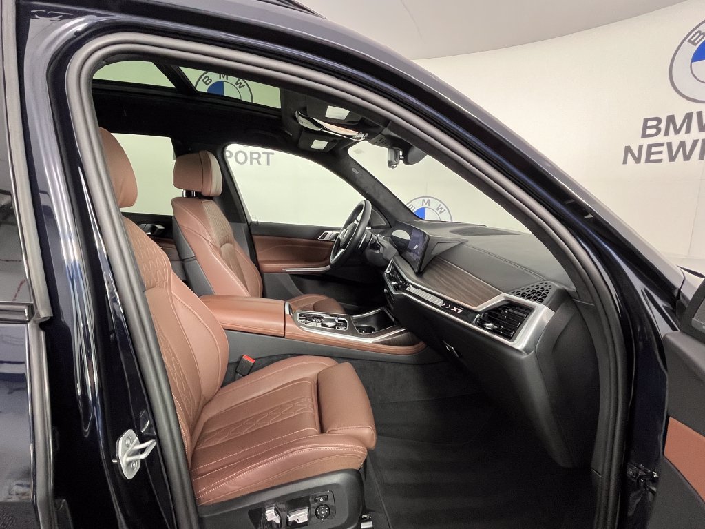 Used 2024 BMW X7 xDrive40i AWD/4WD image 23