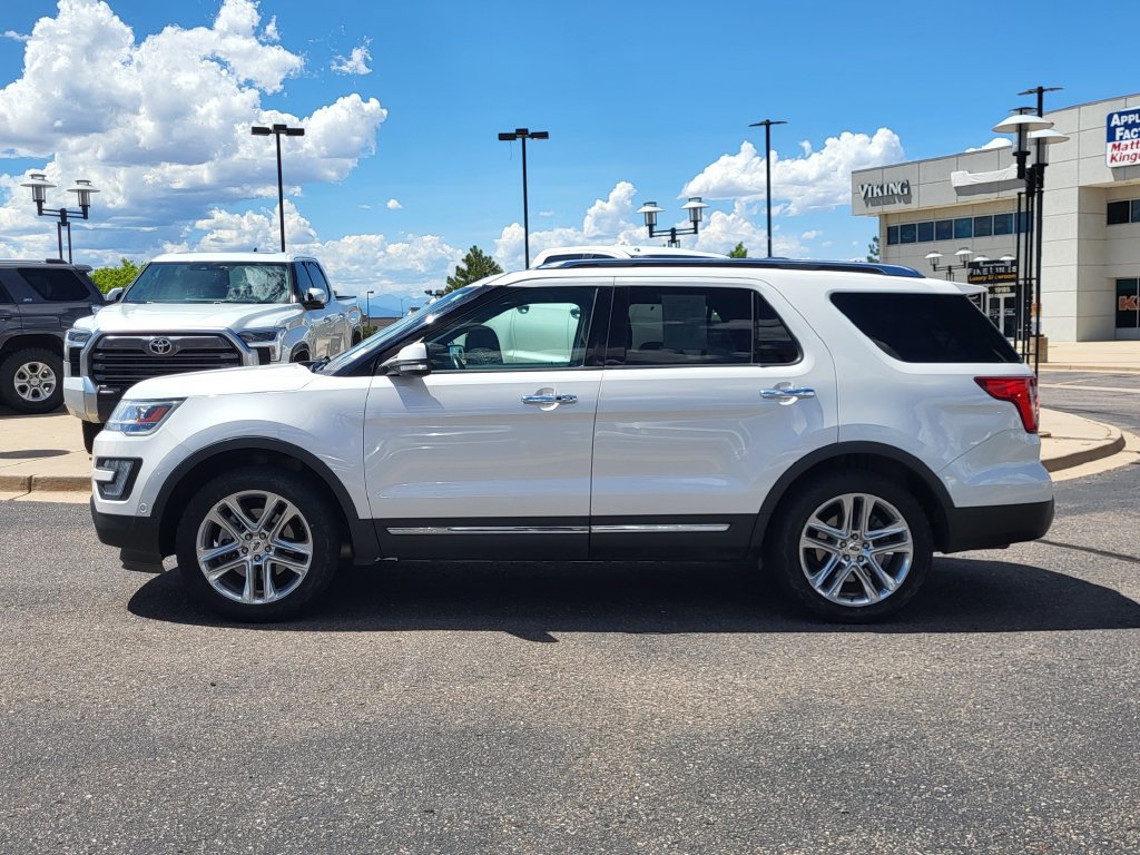 Used 2017 Ford Explorer Limited w/ Equipment Group 301A AWD/4WD image 4