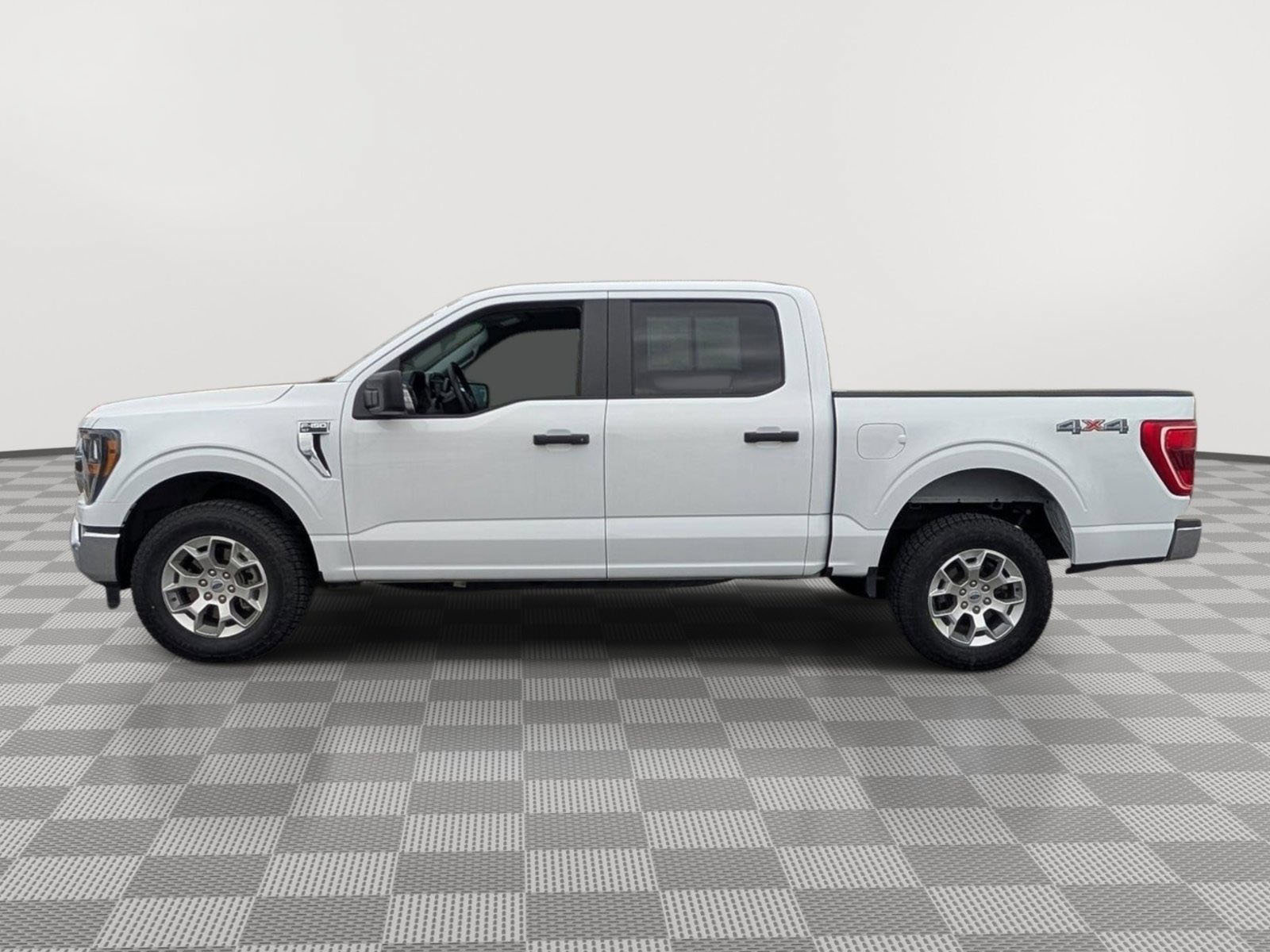 Used 2023 Ford F150 XLT AWD/4WD image 2