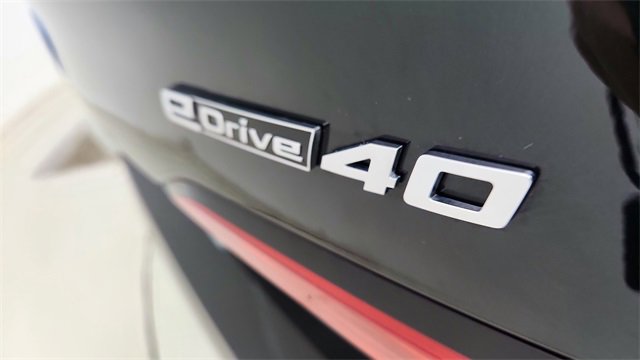 Used 2024 BMW i5 eDrive40i w/ Premium Package image 18