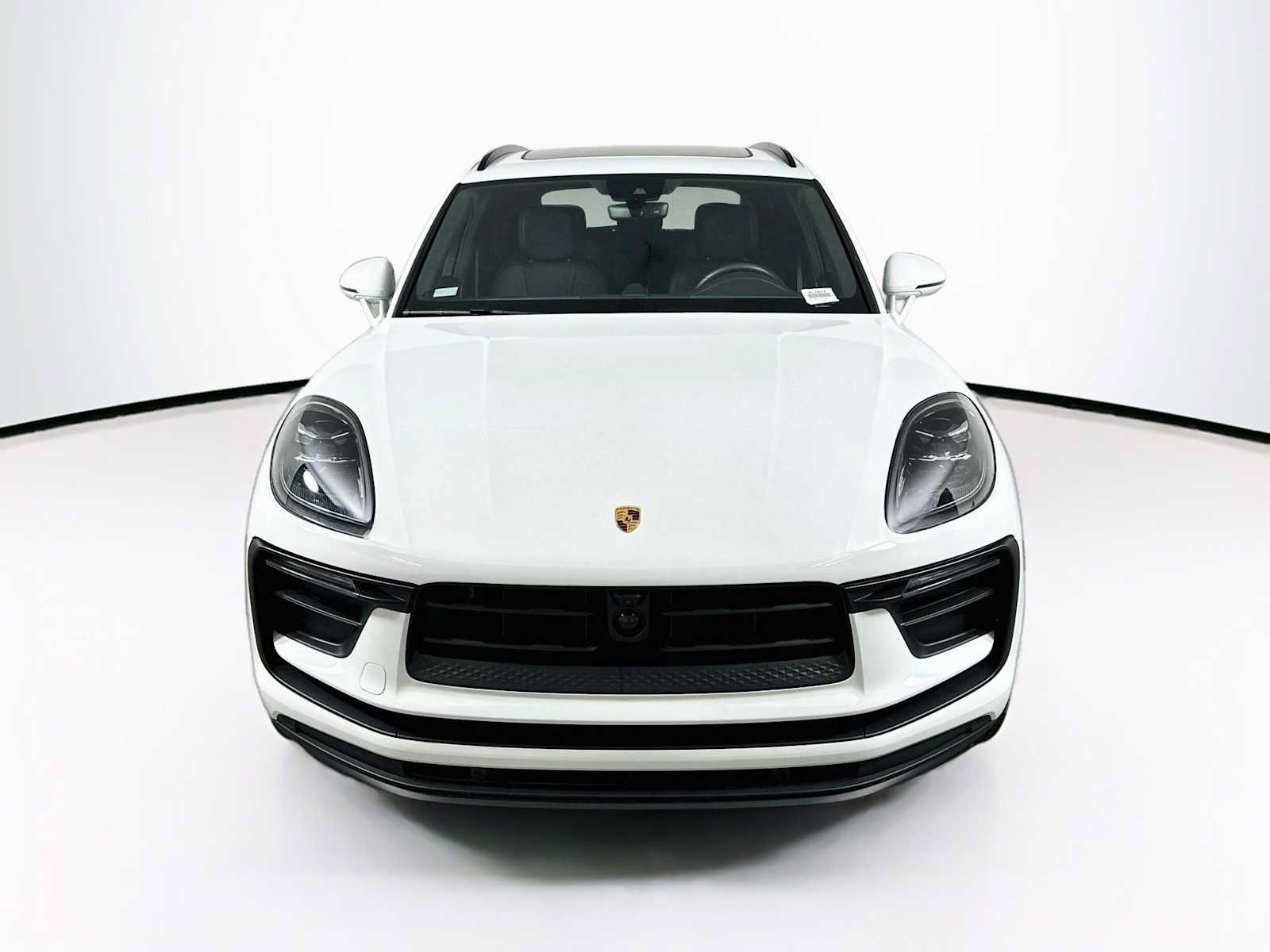 Certified 2026 Porsche Macan AWD/4WD image 6