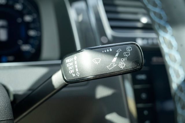 Used 2019 Volkswagen e-Golf SEL Premium image 44