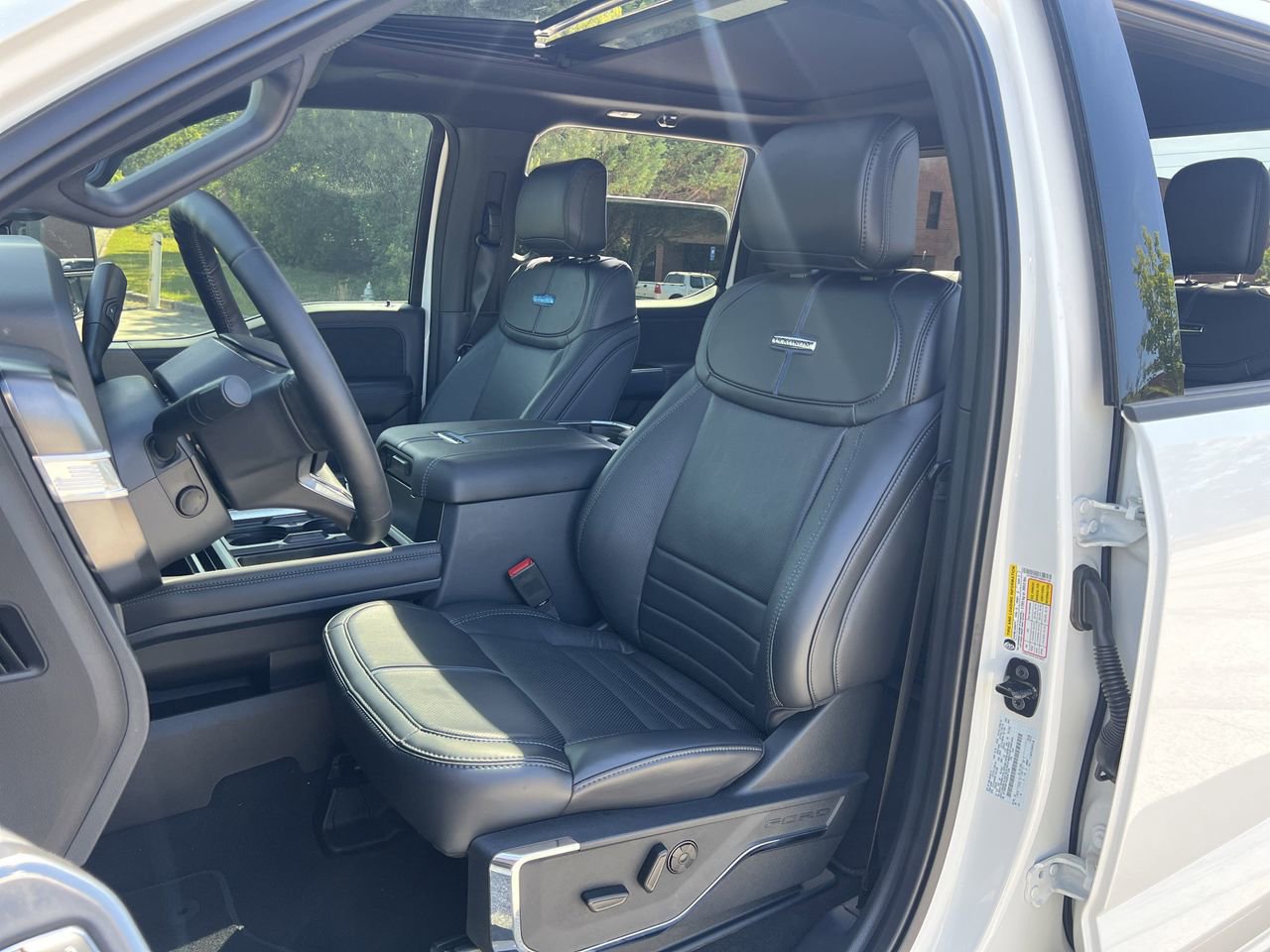 New 2025 Ford F350 Platinum w/ FX4 Off-Road Package AWD/4WD image 19