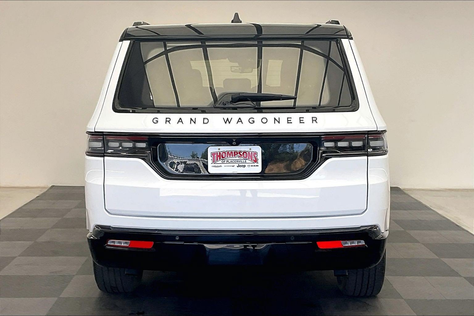 Used 2024 Jeep Grand Wagoneer Series III w/ Quick Order Packagew 28T AWD/4WD image 3