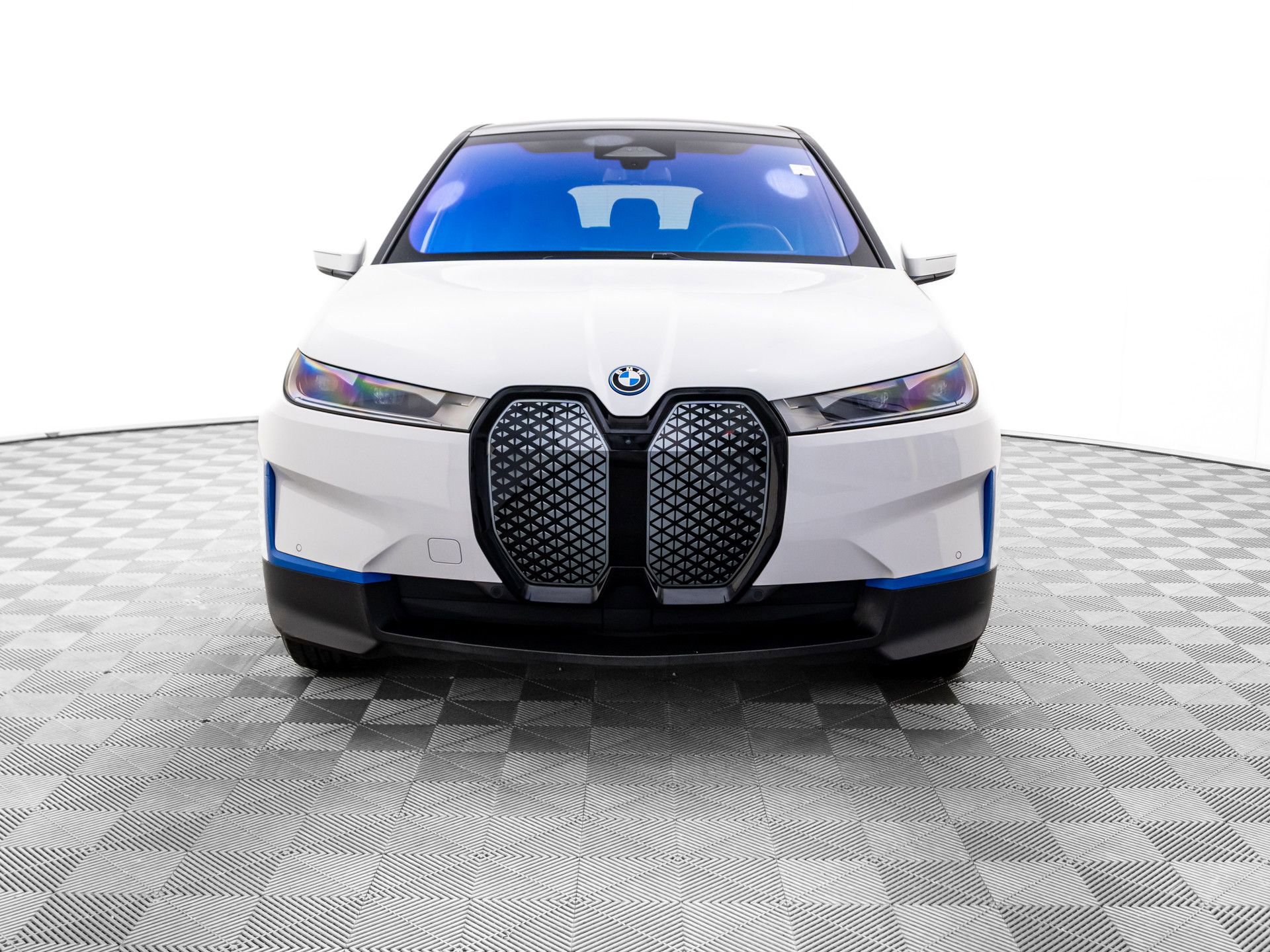 Used 2024 BMW iX xDrive50 w/ Convenience Package image 9