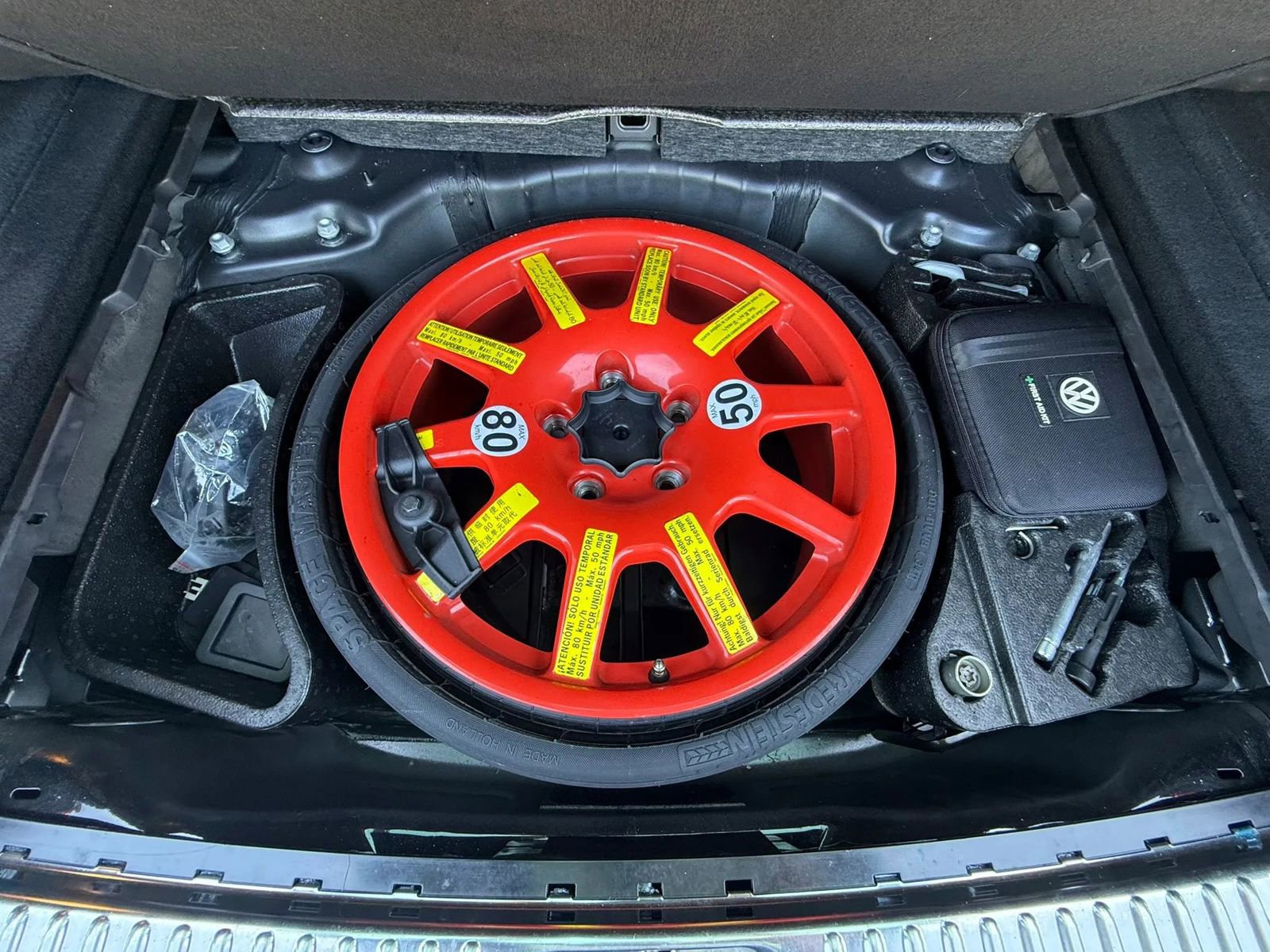 Used 2012 Volkswagen Touareg Sport image 11