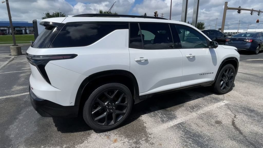 Used 2024 Chevrolet Traverse RS AWD/4WD image 2
