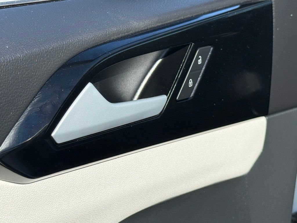 New 2026 Volkswagen Taos S image 10