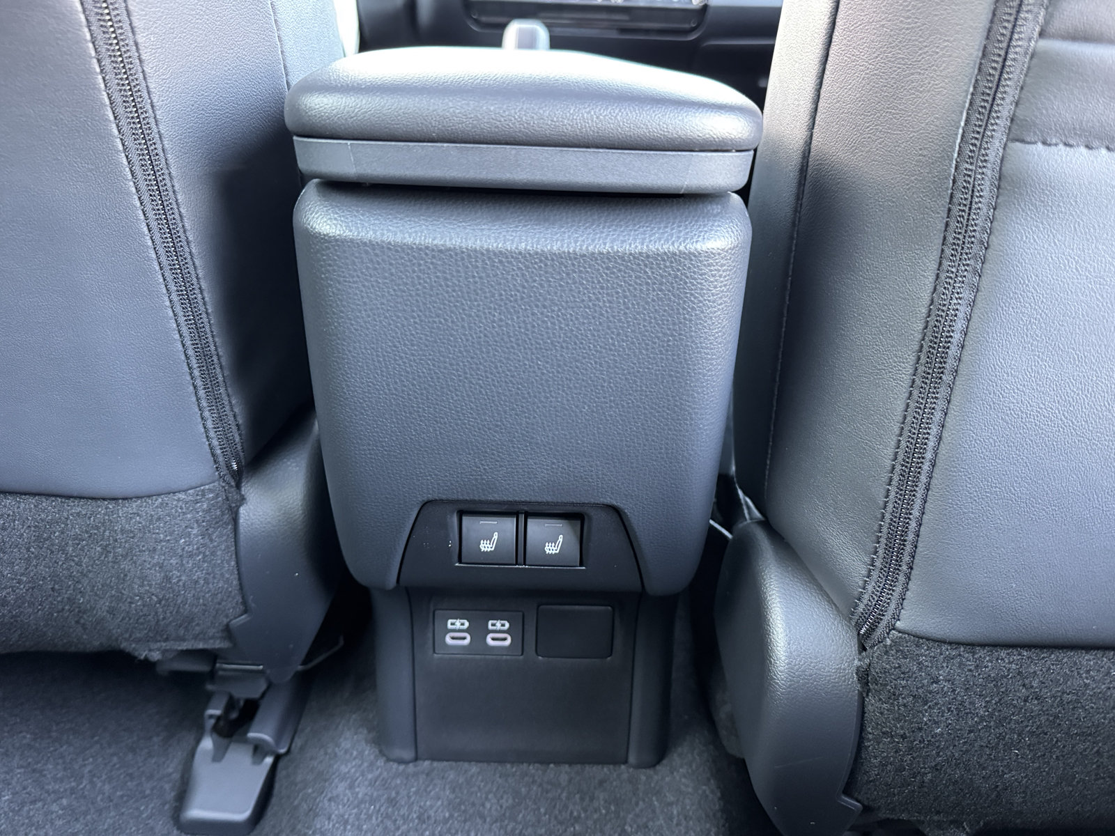 New 2027 Toyota Prius Limited w/ Limited Premium Package FWD image 7