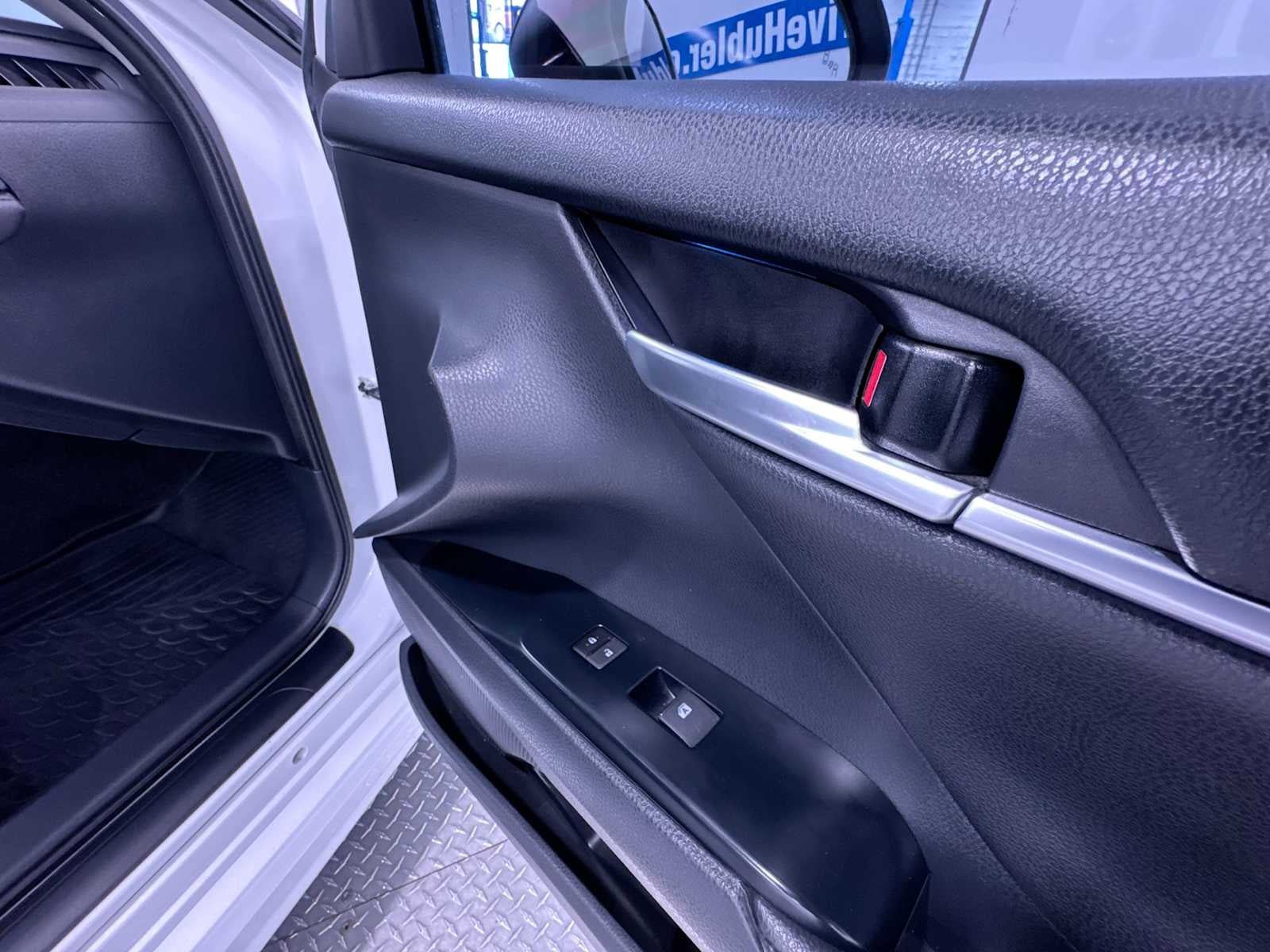 Used 2019 Toyota Camry XSE w/ Navigation Package FWD image 37