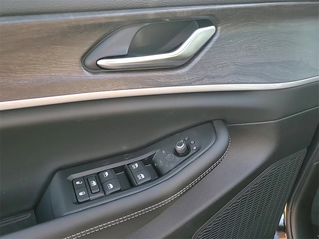 New 2026 Jeep Grand Cherokee Altitude image 9