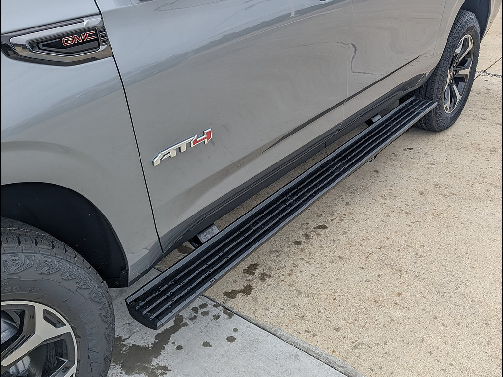 New 2026 GMC Yukon XL AT4 w/ AT4 Premium Plus Package AWD/4WD image 11