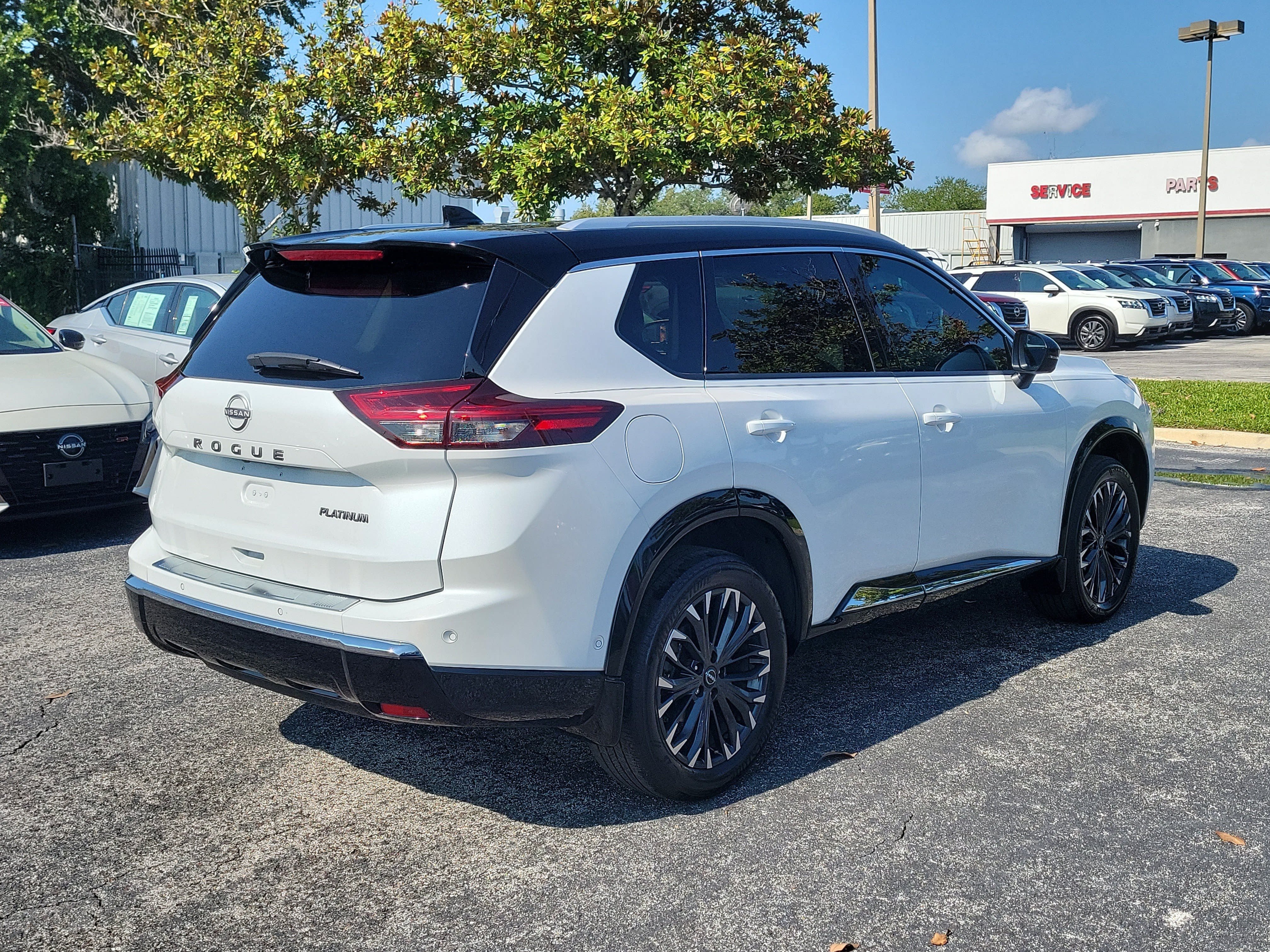 Certified 2024 Nissan Rogue Platinum FWD image 4