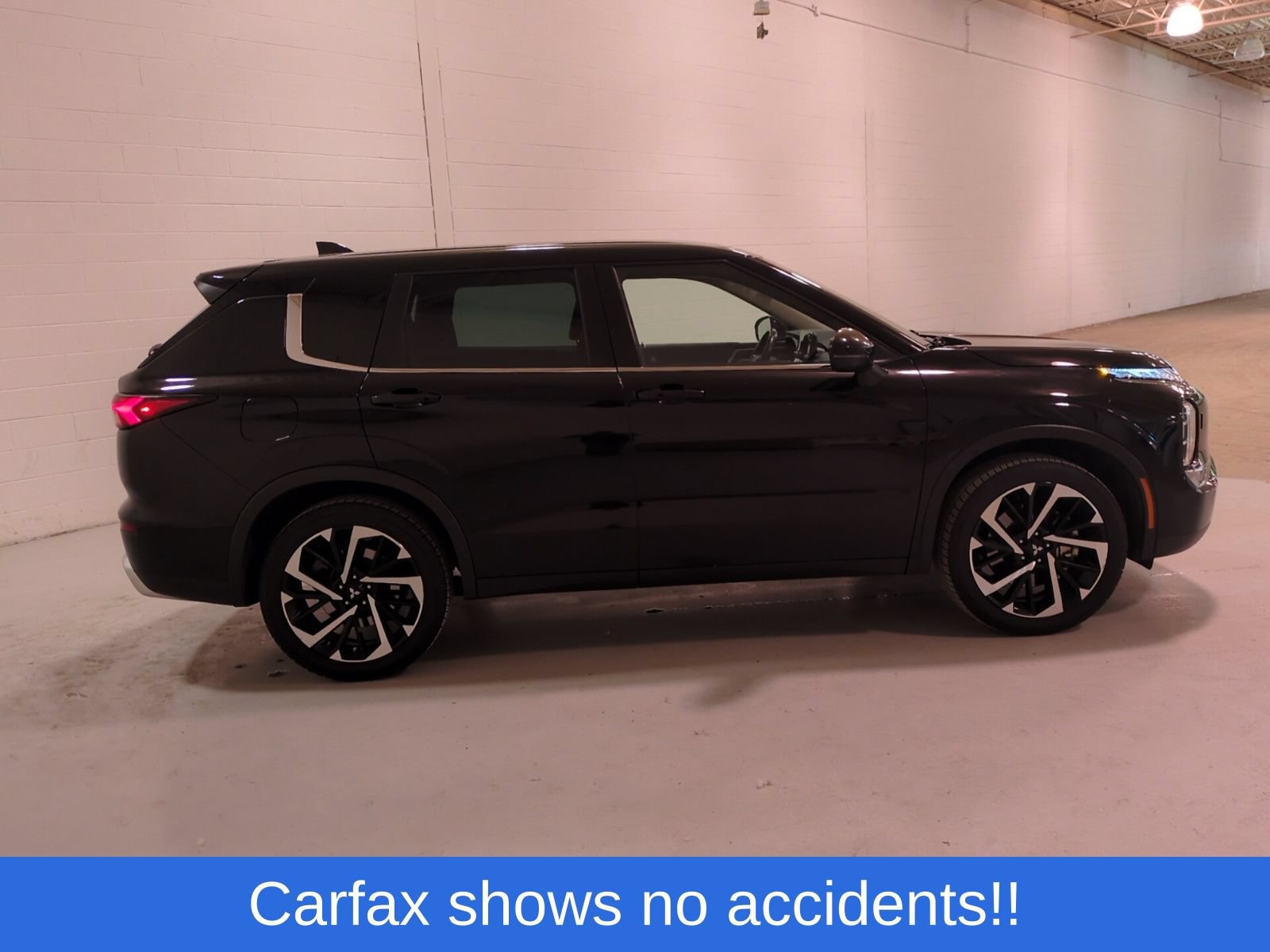 Used 2023 Mitsubishi Outlander SE AWD/4WD image 3