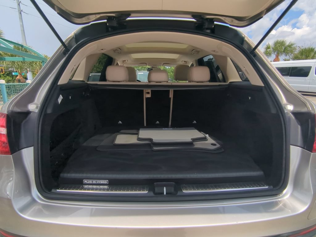 Used 2019 Mercedes-Benz GLC 350e 4MATIC image 24