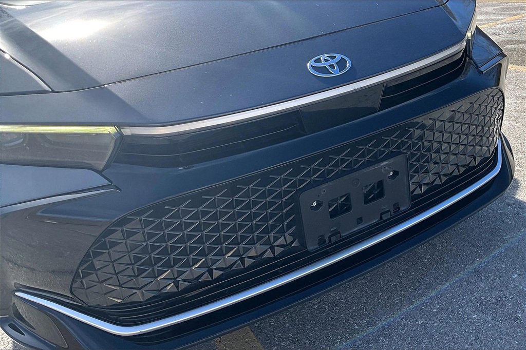 Used 2023 Toyota Crown XLE image 28