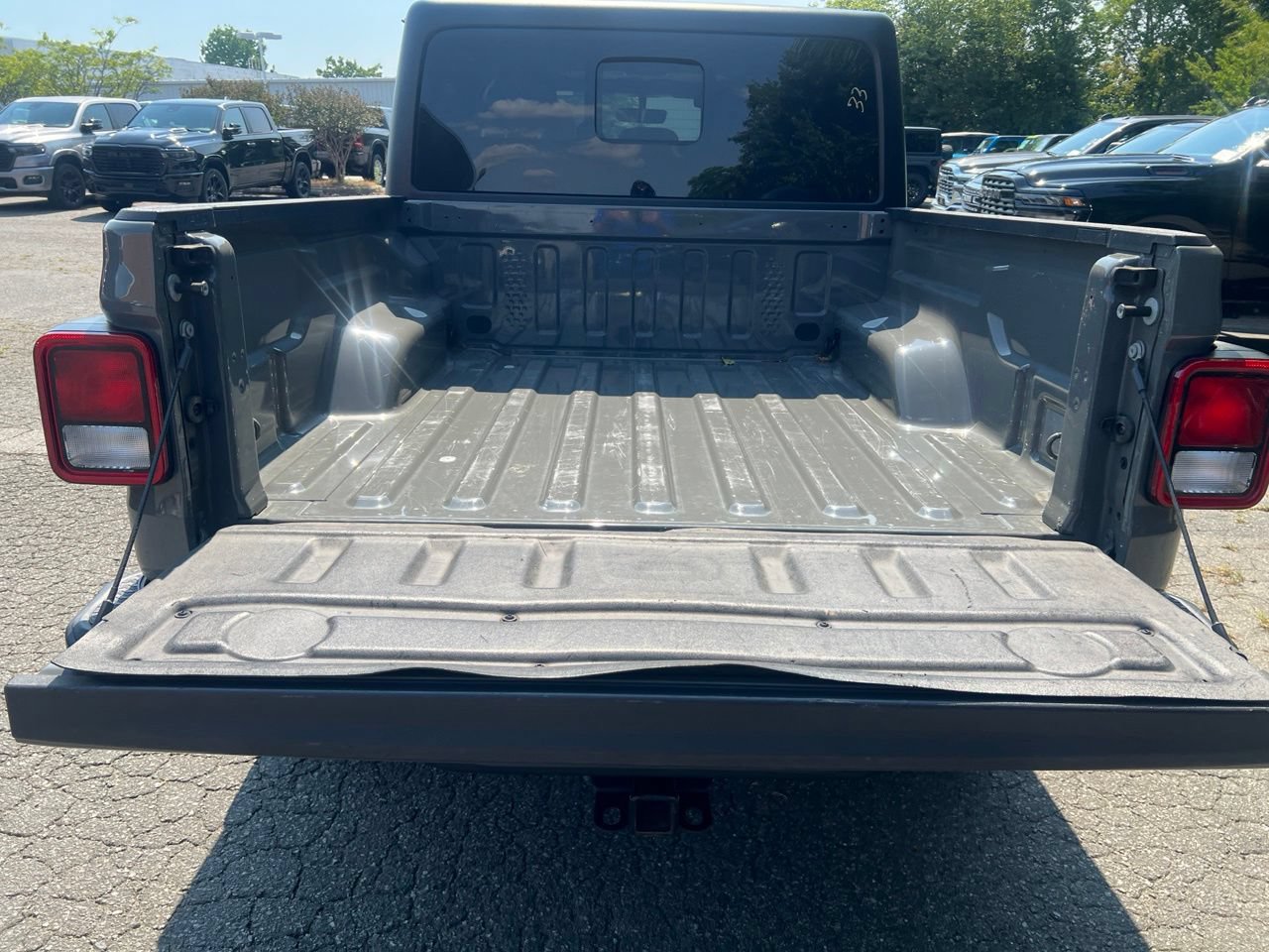 Used 2023 Jeep Gladiator Sport AWD/4WD image 11