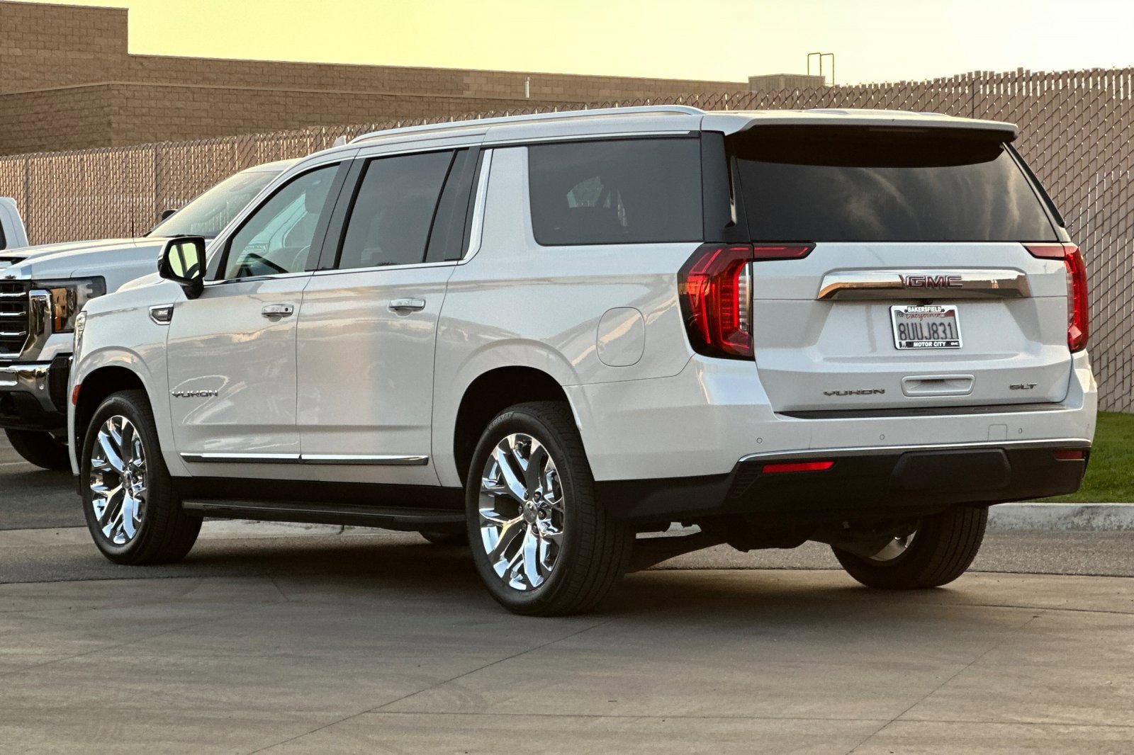 Used 2021 GMC Yukon XL SLT w/ SLT Luxury Package image 6