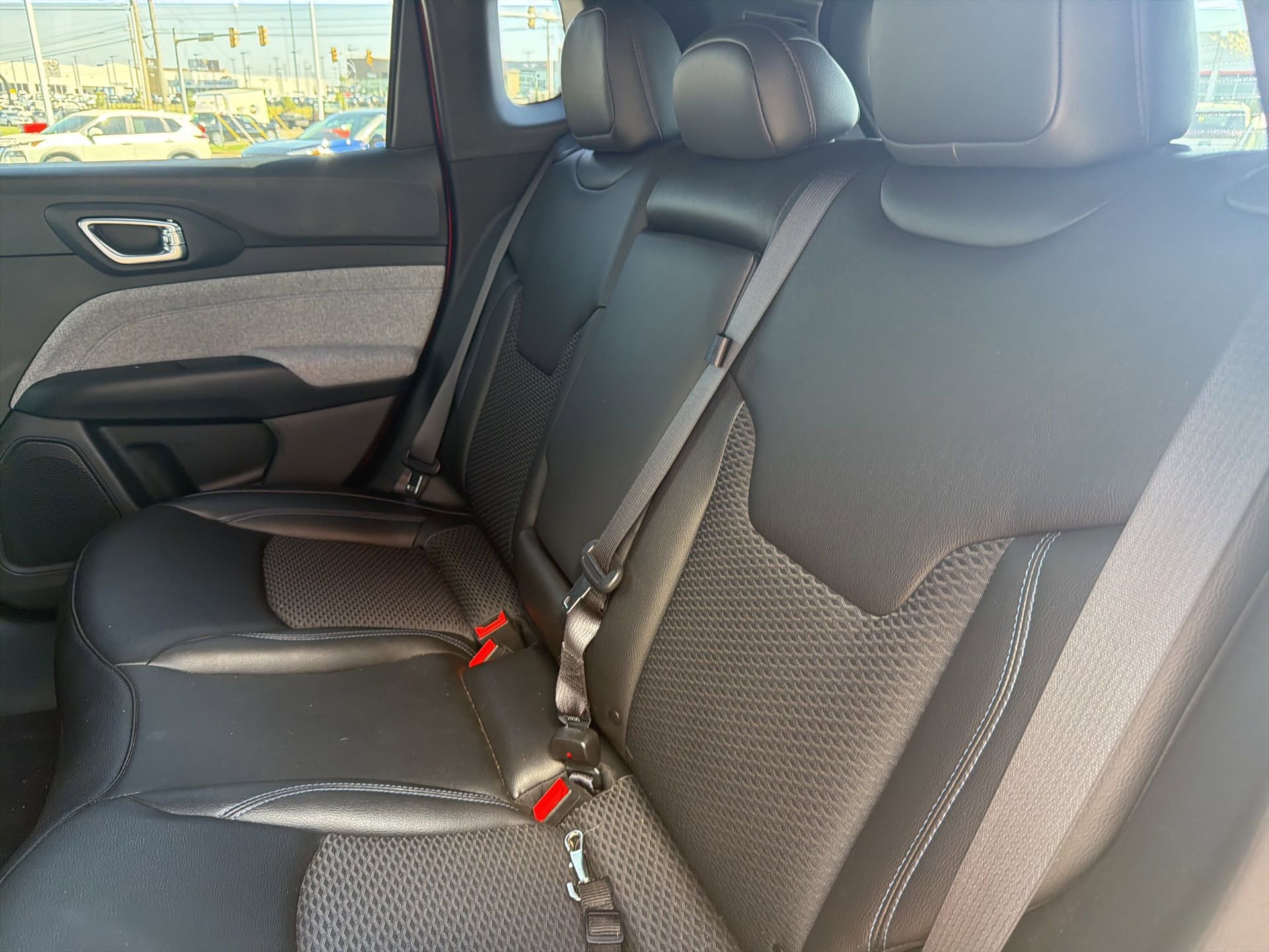 Used 2025 Jeep Compass Latitude image 7